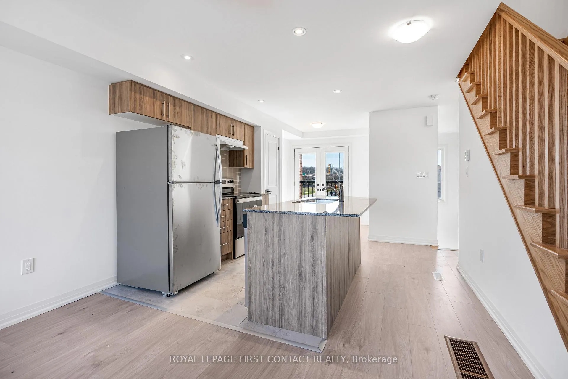 Photo 5 of 3 Fairlane Avenue, Barrie, Painswick South — HOMEH