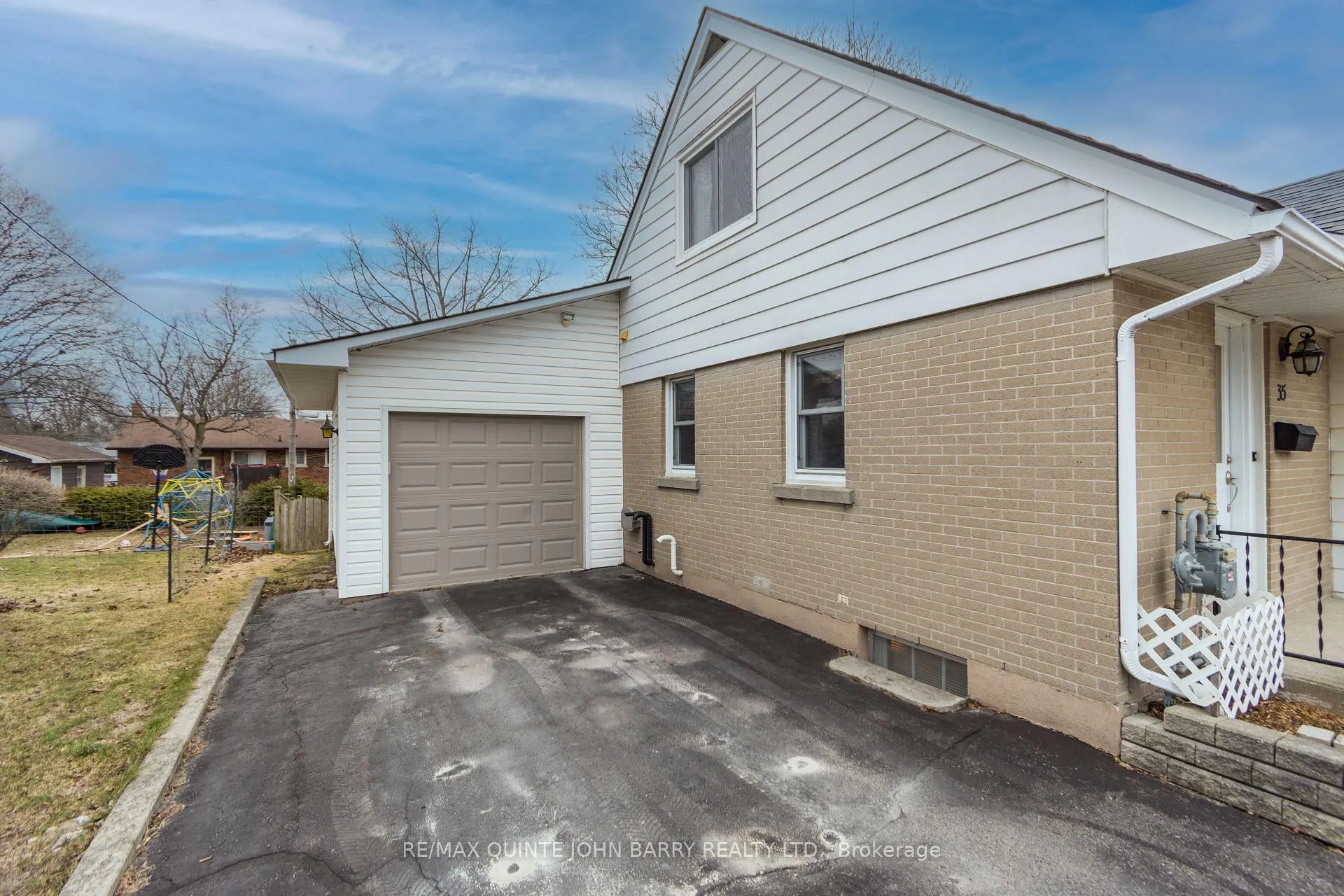 Photo 4 of 35 Fourth Avenue, Quinte West, Trenton Ward — HOMEH