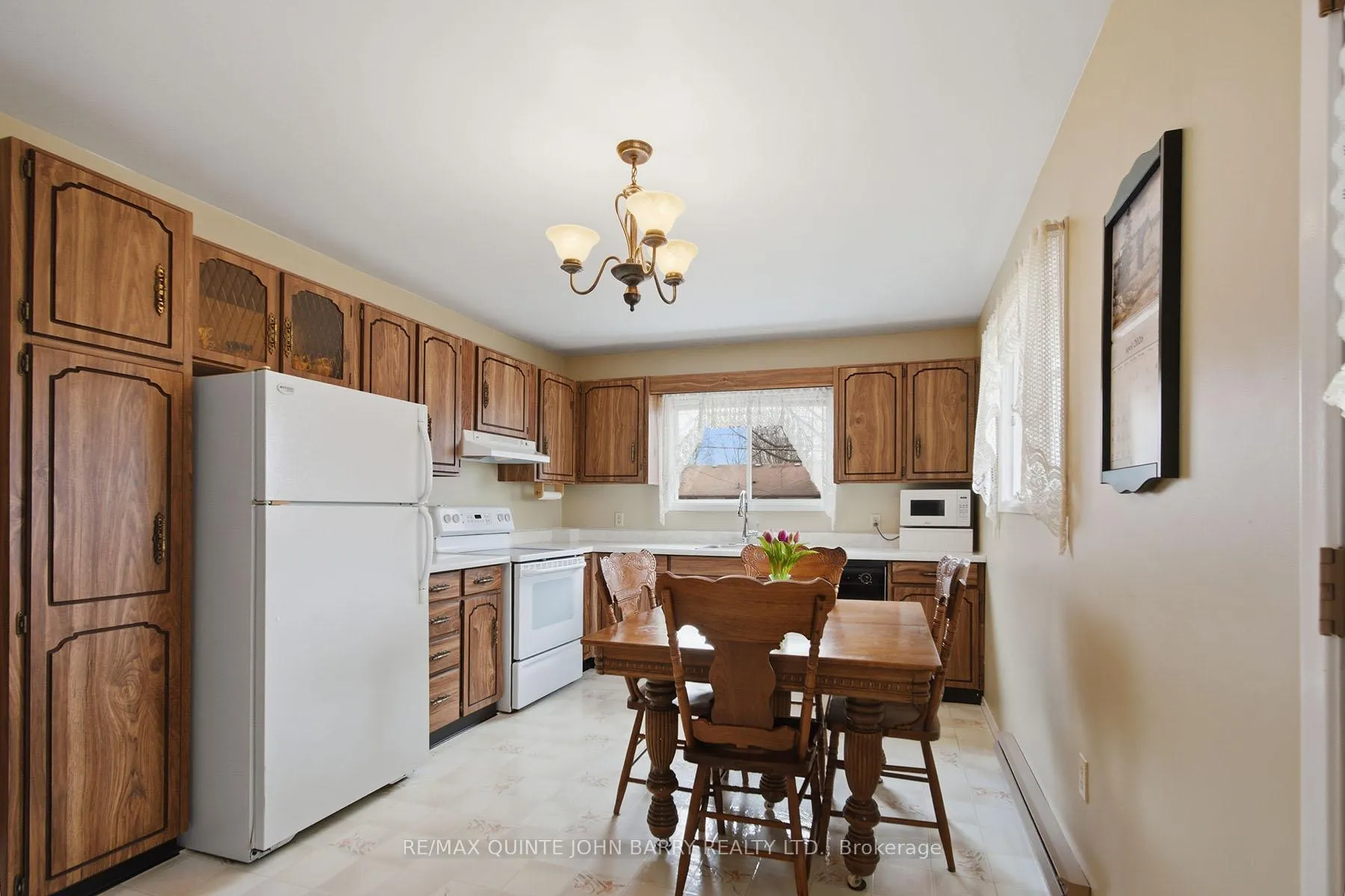 Photo 10 of 35 Fourth Avenue, Quinte West, Trenton Ward — HOMEH