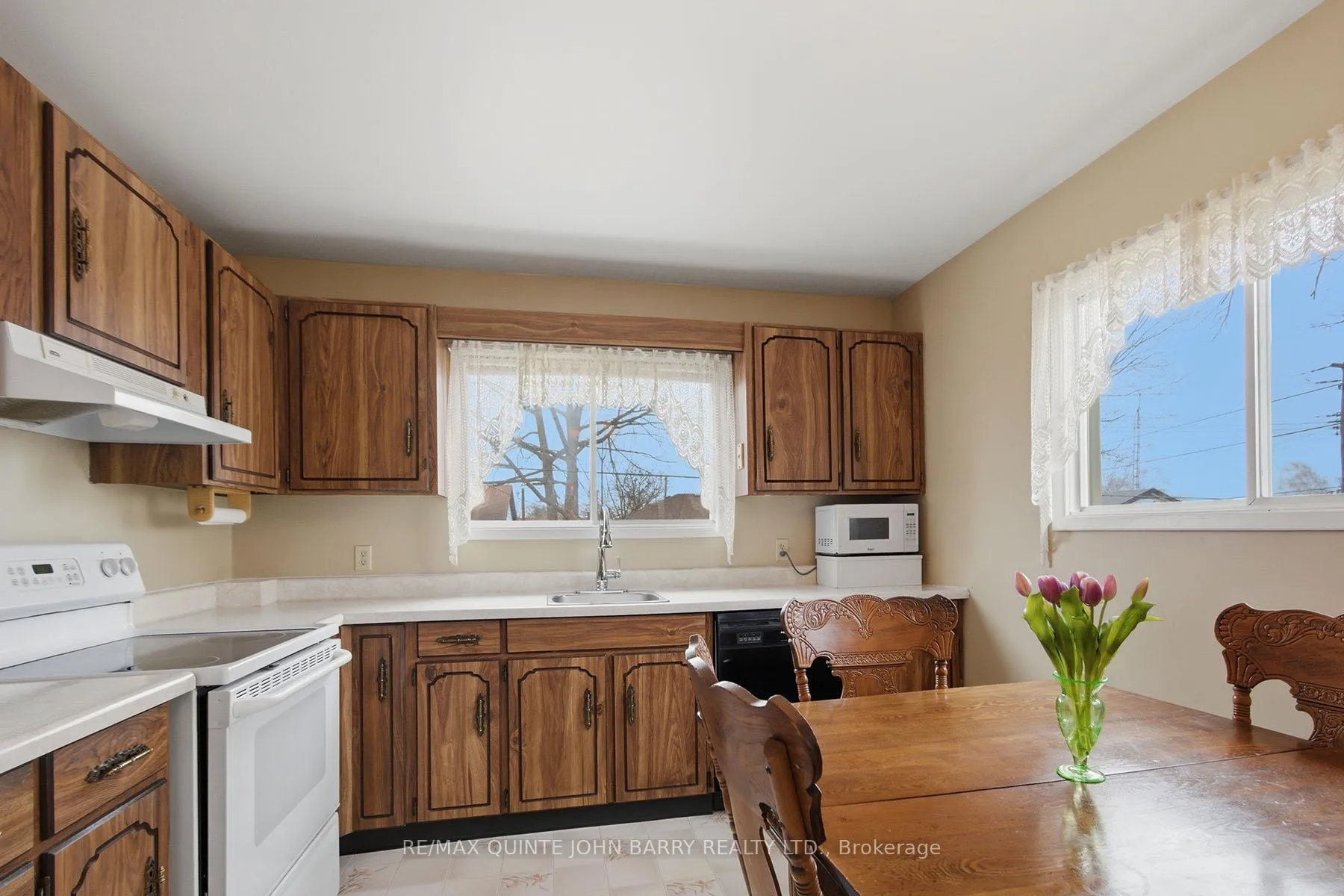 Photo 11 of 35 Fourth Avenue, Quinte West, Trenton Ward — HOMEH