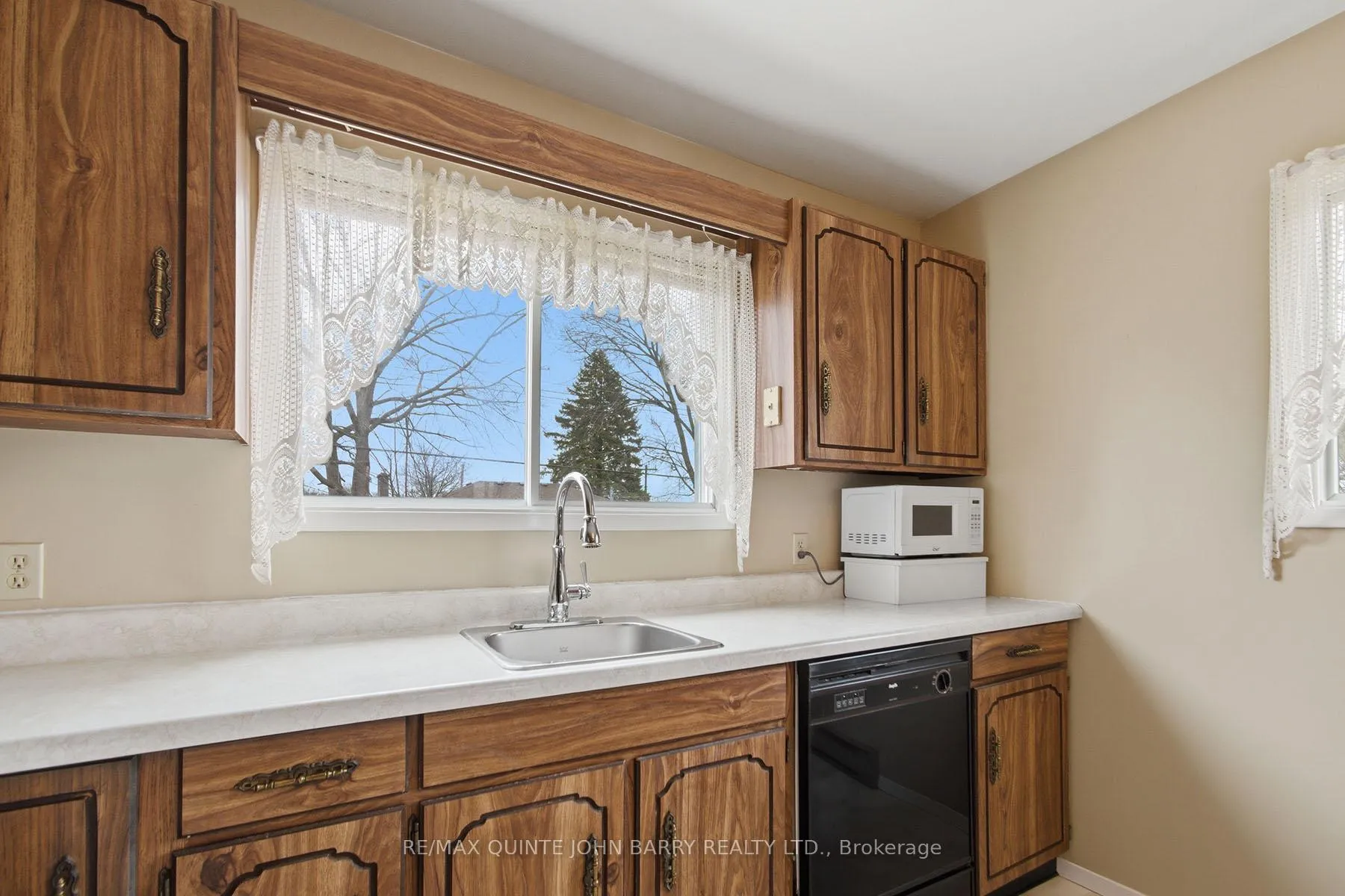 Photo 12 of 35 Fourth Avenue, Quinte West, Trenton Ward — HOMEH