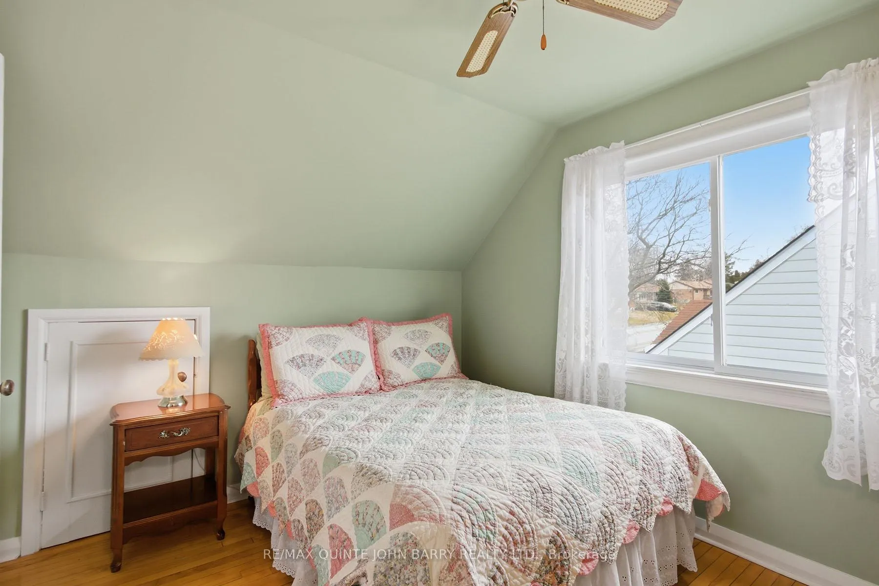 Photo 17 of 35 Fourth Avenue, Quinte West, Trenton Ward — HOMEH