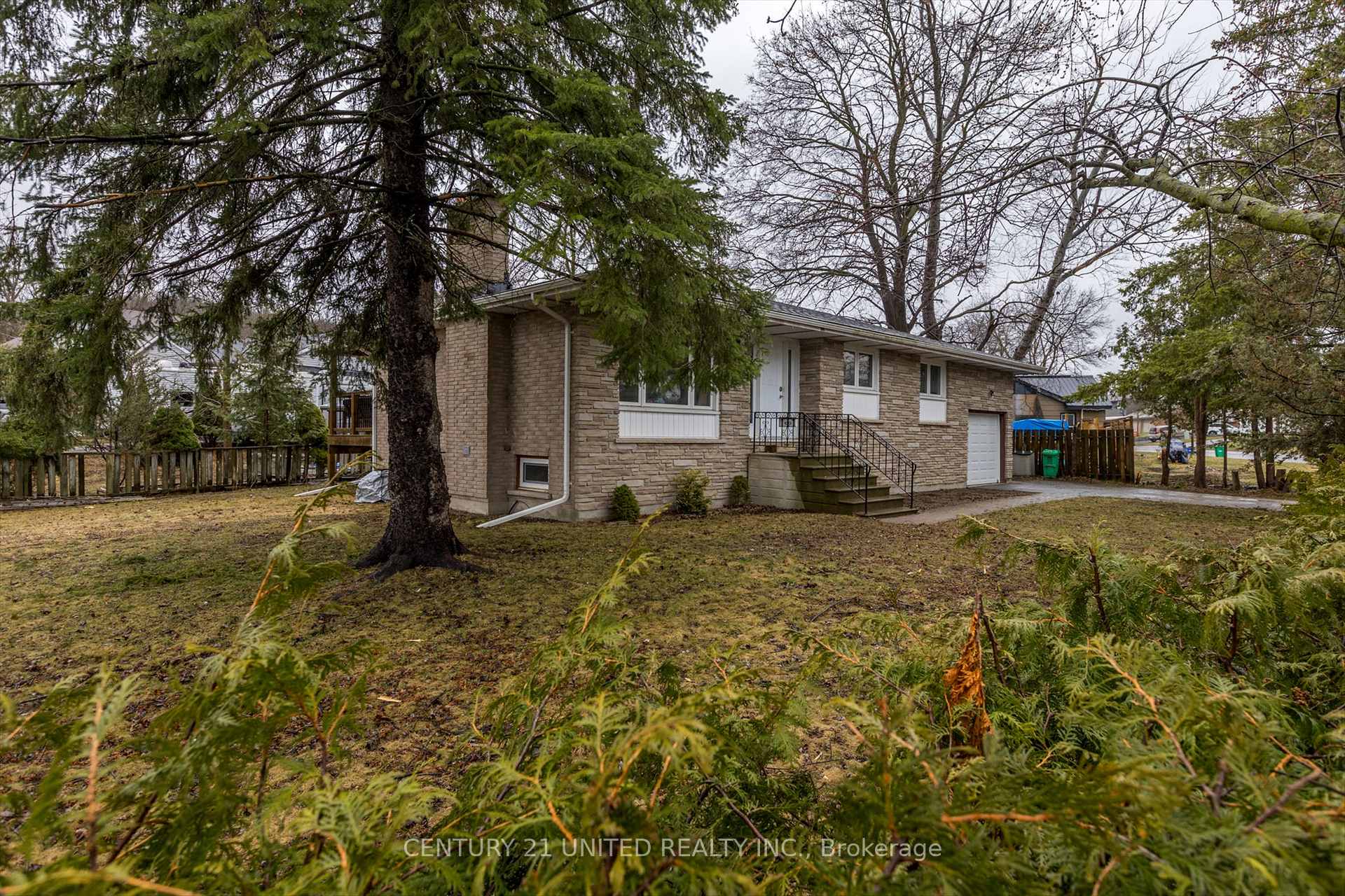 Photo 3 of 686 Corrigan Crescent, Peterborough, Ashburnham Ward 4 — HOMEH