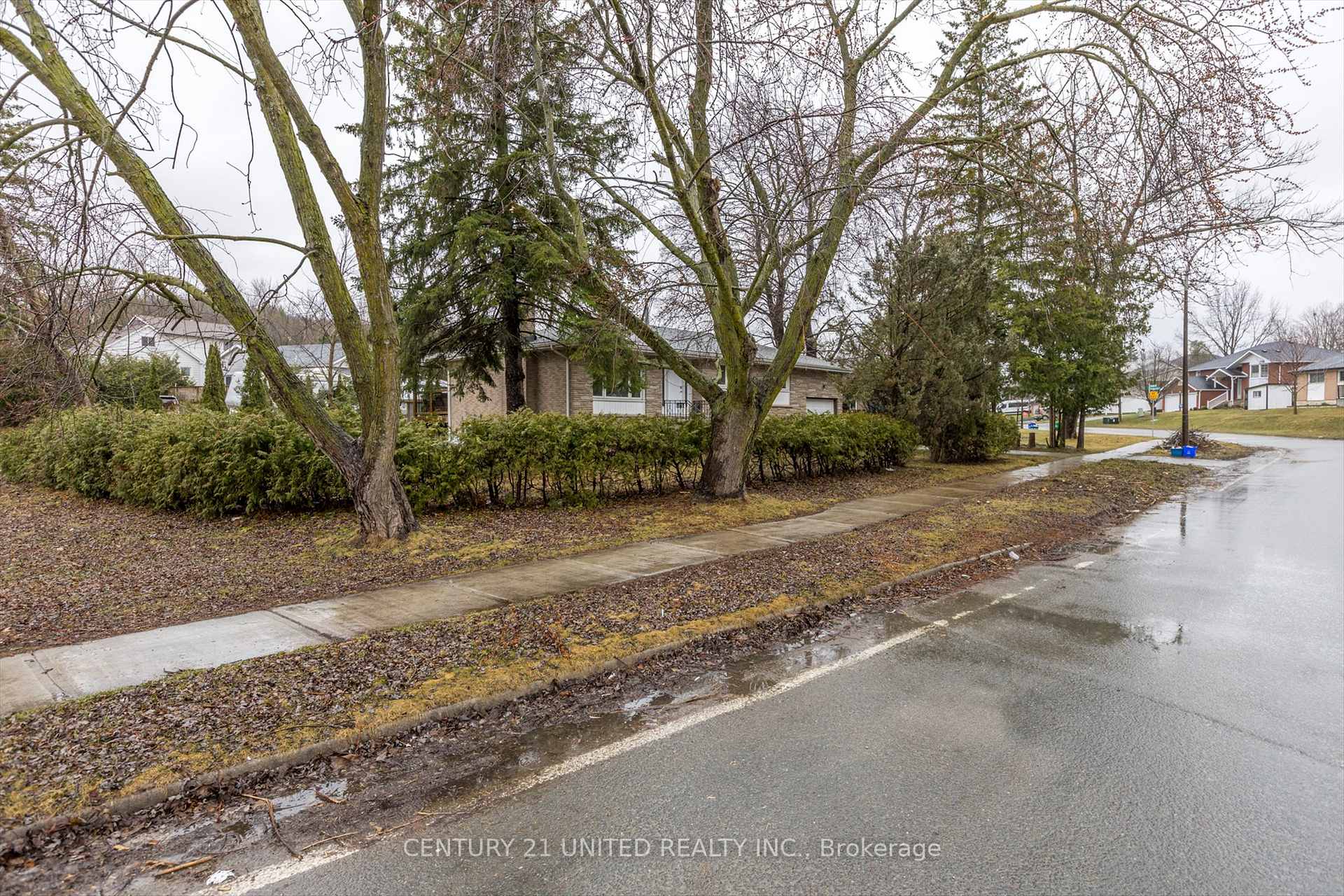 Photo 4 of 686 Corrigan Crescent, Peterborough, Ashburnham Ward 4 — HOMEH