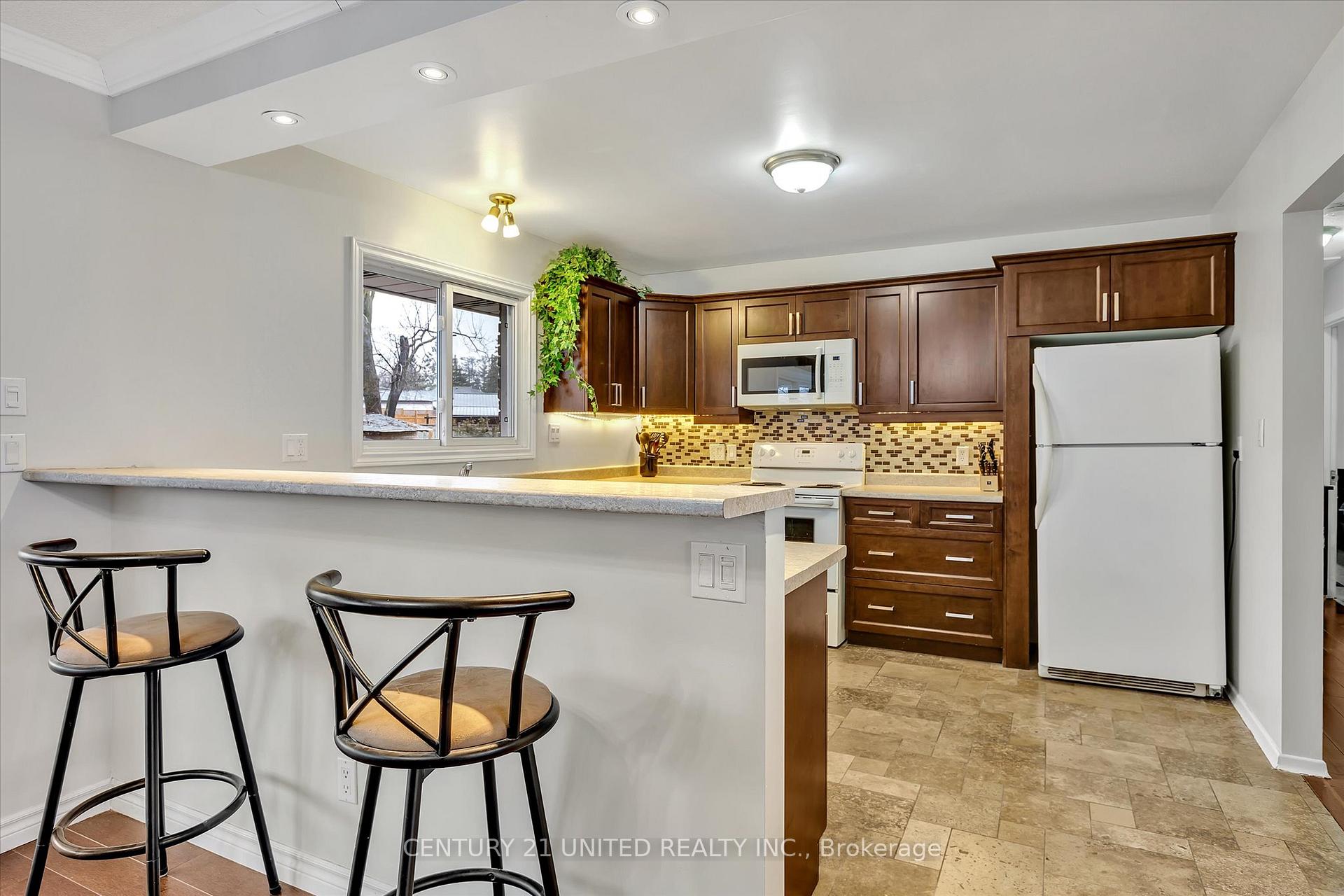 Photo 6 of 686 Corrigan Crescent, Peterborough, Ashburnham Ward 4 — HOMEH