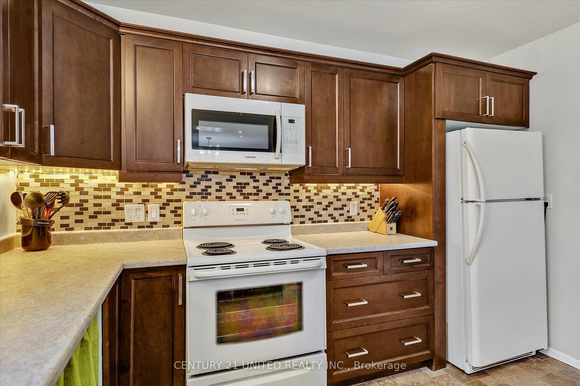 Photo 10 of 686 Corrigan Crescent, Peterborough, Ashburnham Ward 4 — HOMEH