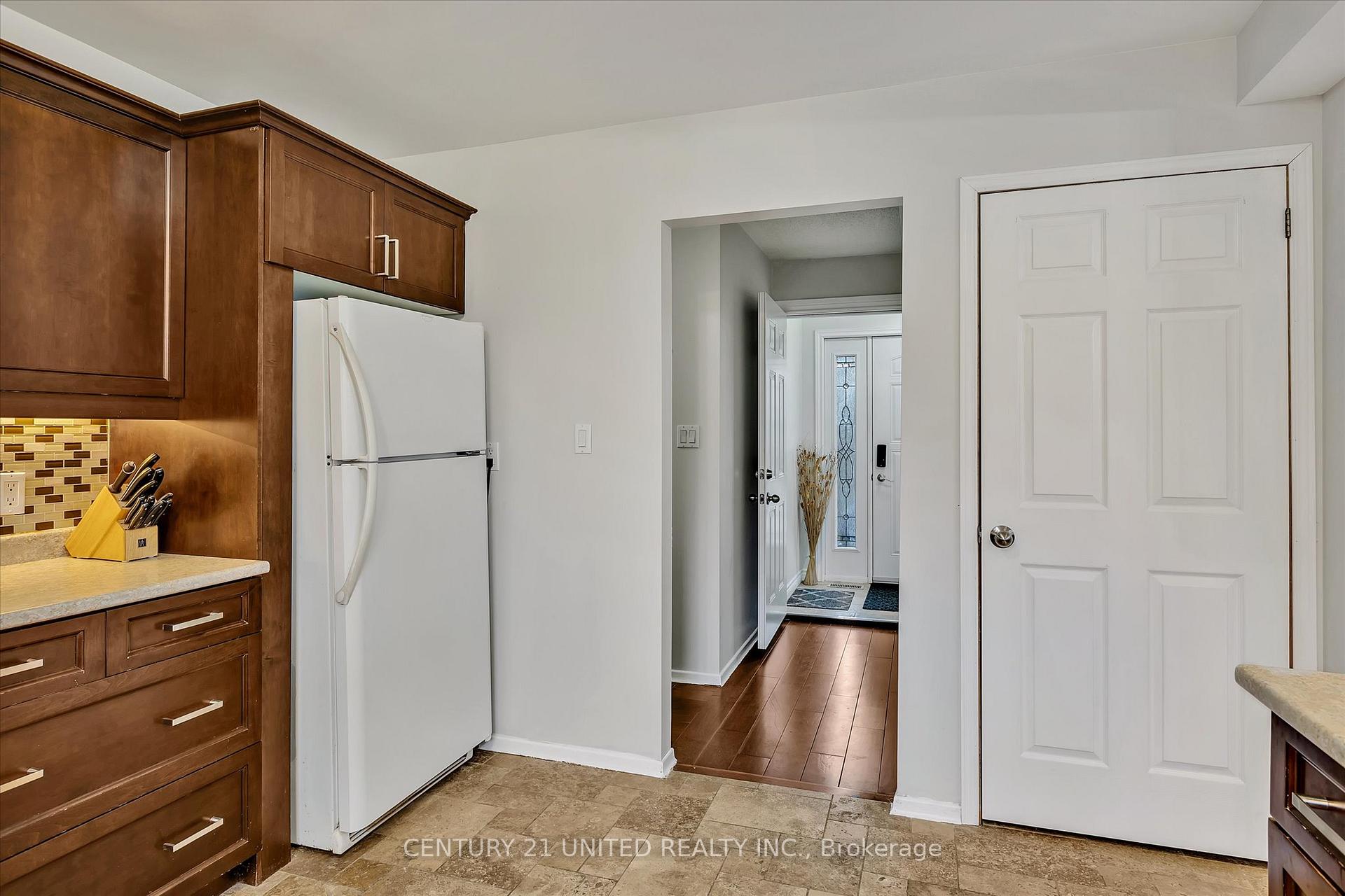 Photo 11 of 686 Corrigan Crescent, Peterborough, Ashburnham Ward 4 — HOMEH