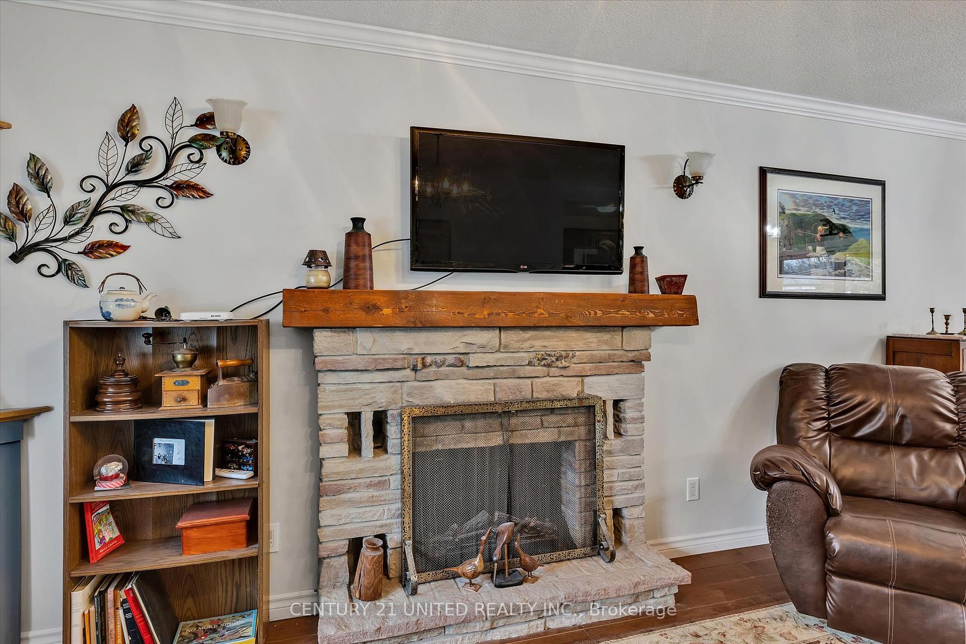 Photo 18 of 686 Corrigan Crescent, Peterborough, Ashburnham Ward 4 — HOMEH