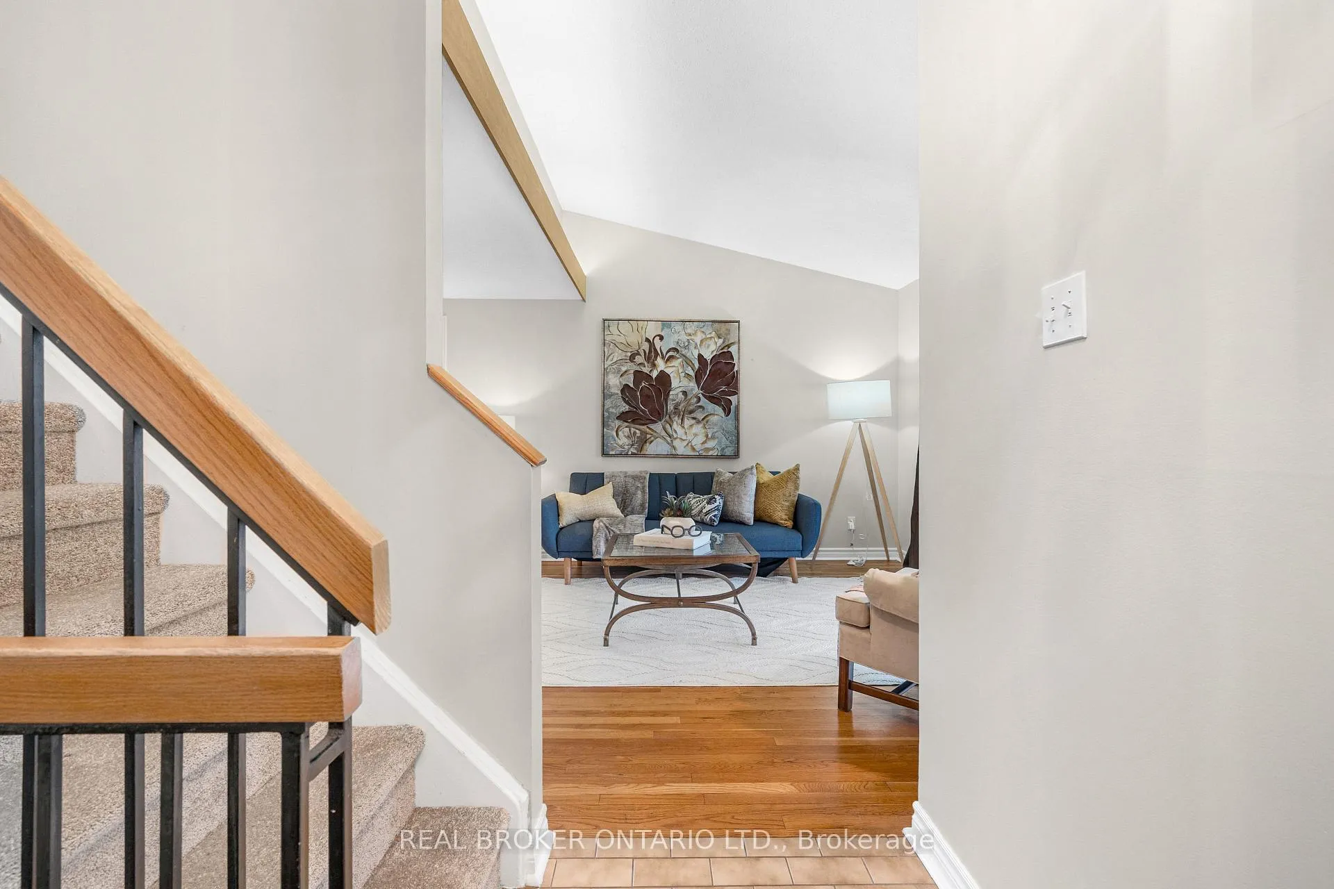 Photo 8 of 11 Melville Drive, Ottawa, Barrhaven - Pheasant Run — HOMEH