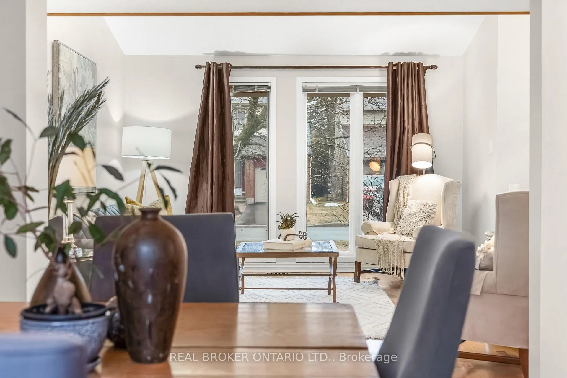 Photo 10 of 11 Melville Drive, Ottawa, Barrhaven - Pheasant Run — HOMEH
