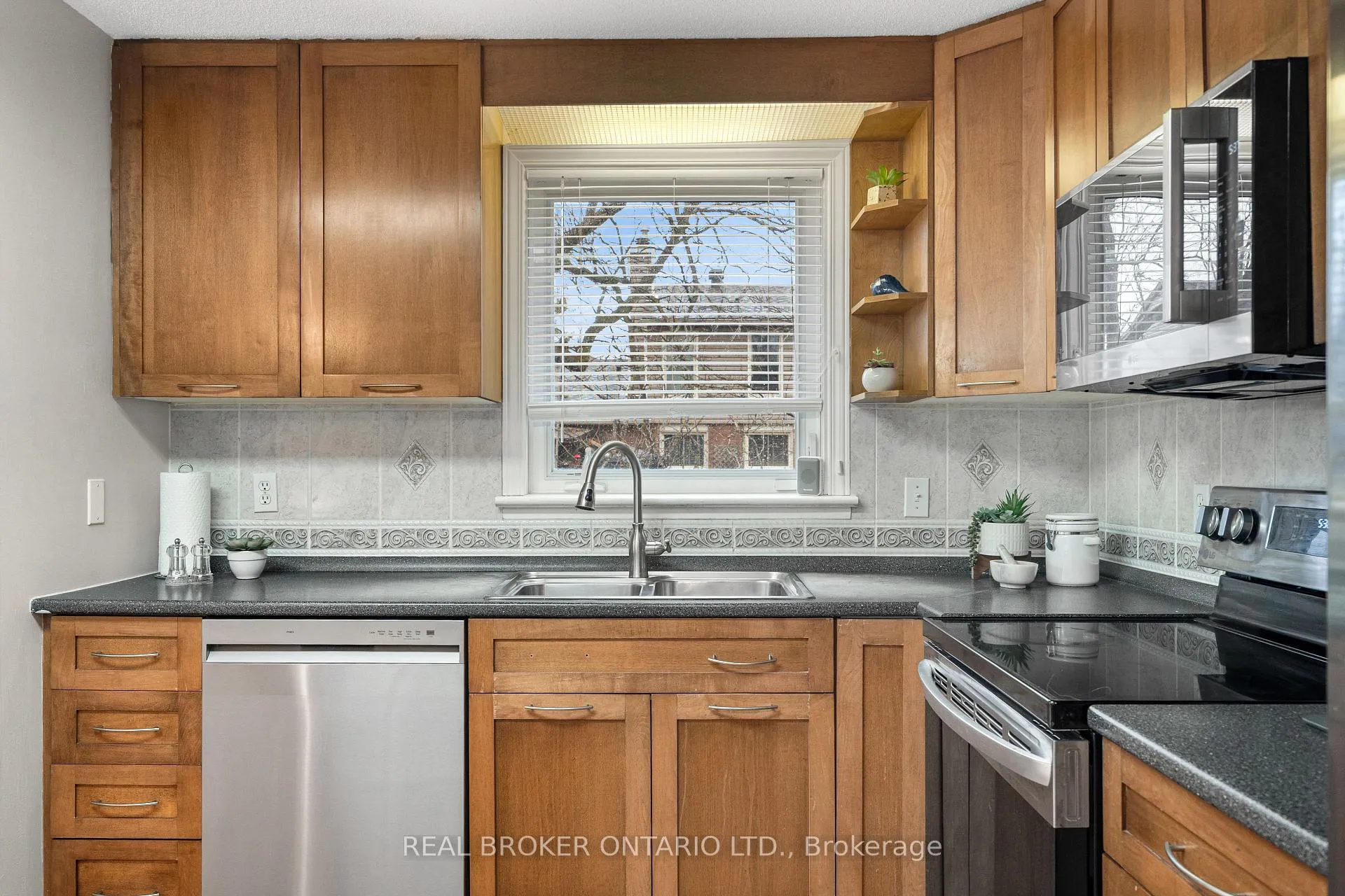 Photo 26 of 11 Melville Drive, Ottawa, Barrhaven - Pheasant Run — HOMEH