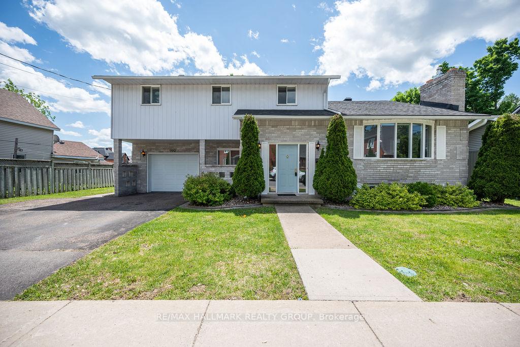Photo 2 of 102 Ottawa Street, Arnprior — HOMEH