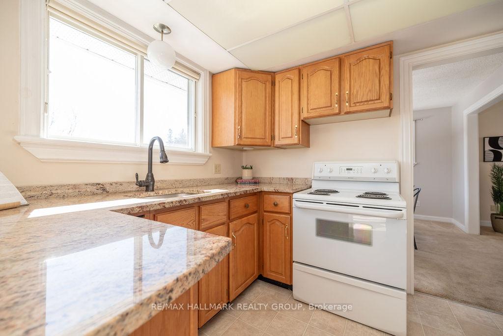Photo 13 of 102 Ottawa Street, Arnprior — HOMEH