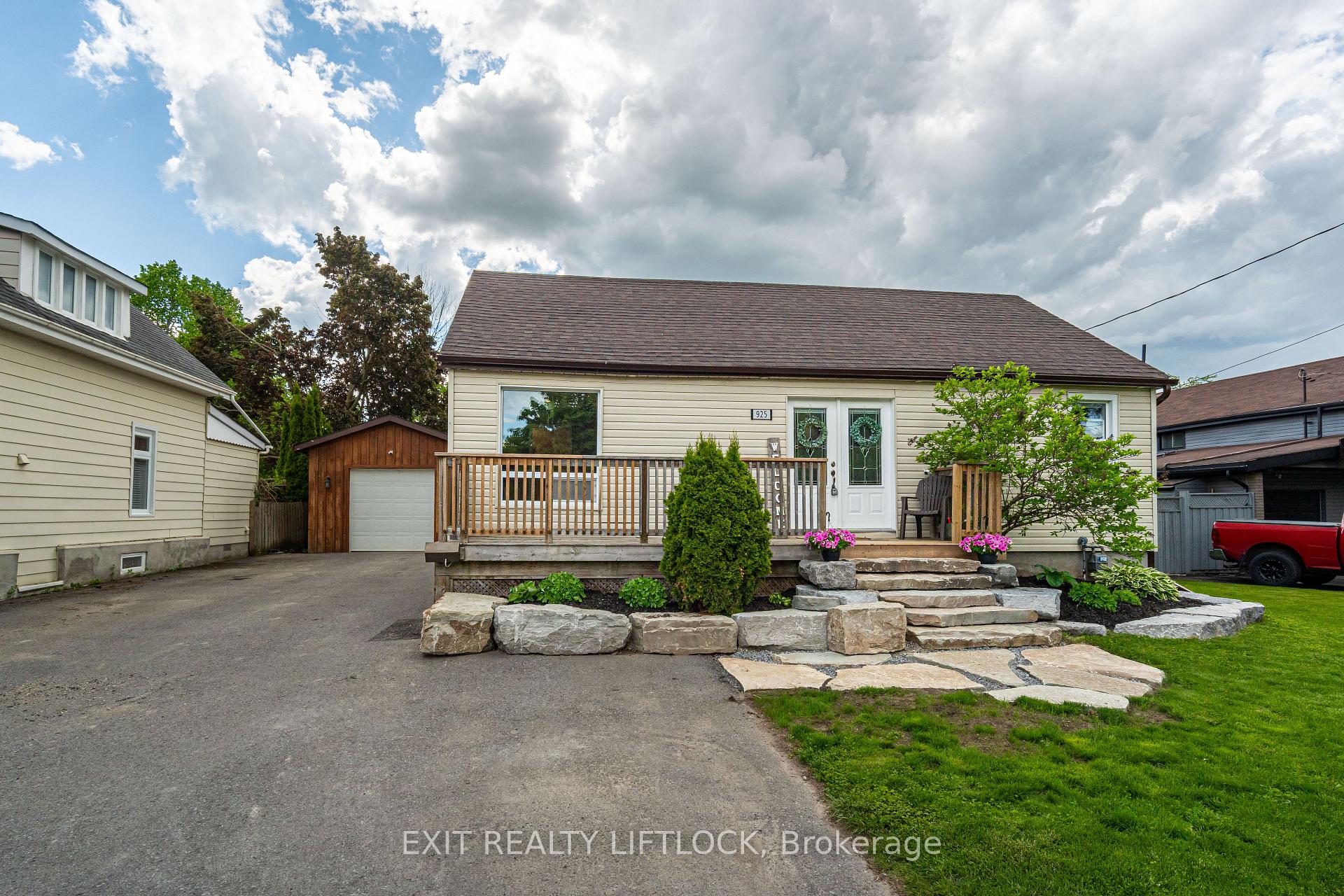 Photo 1 of 925 Ford Street, Peterborough, Otonabee Ward 1 — HOMEH