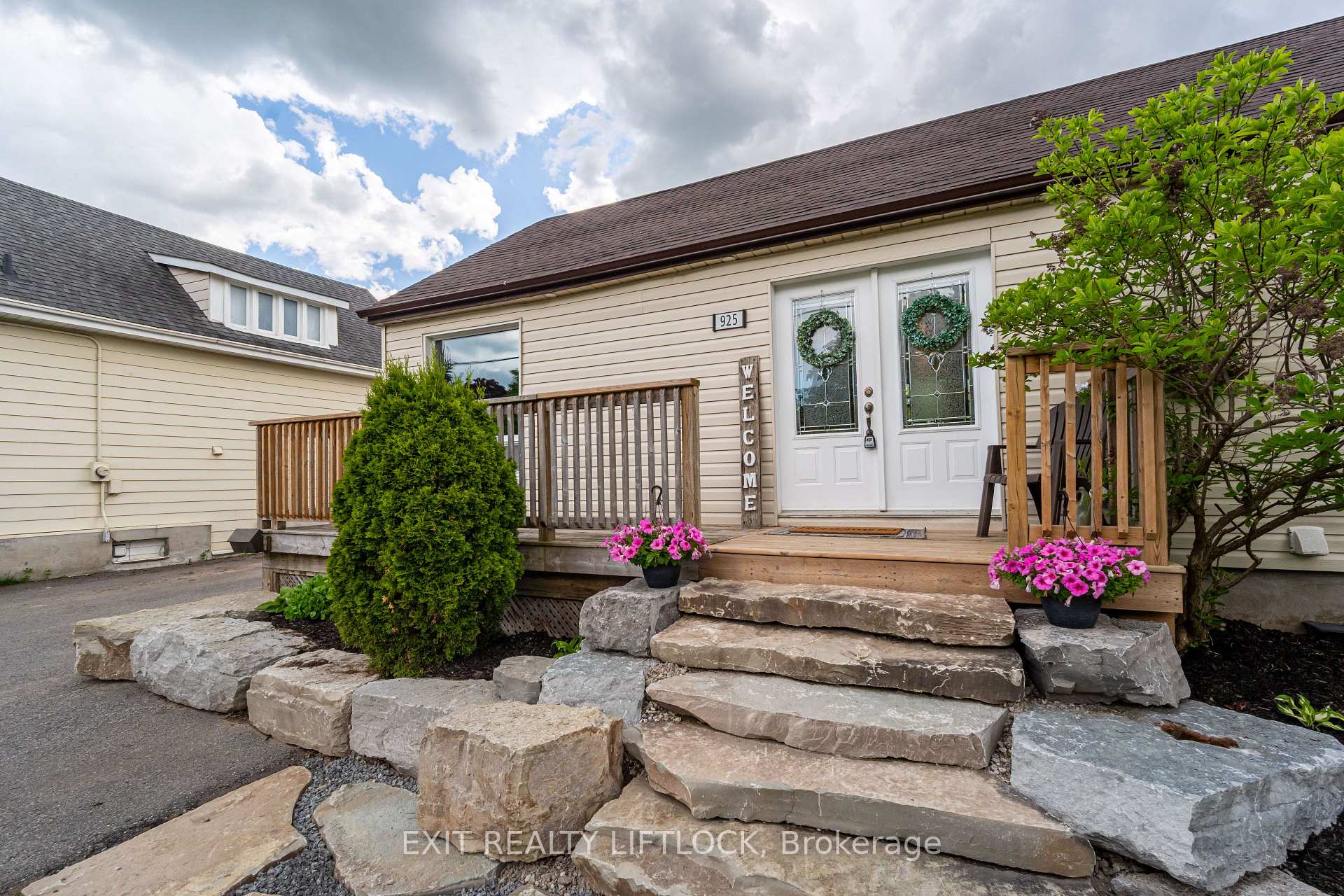 Photo 2 of 925 Ford Street, Peterborough, Otonabee Ward 1 — HOMEH