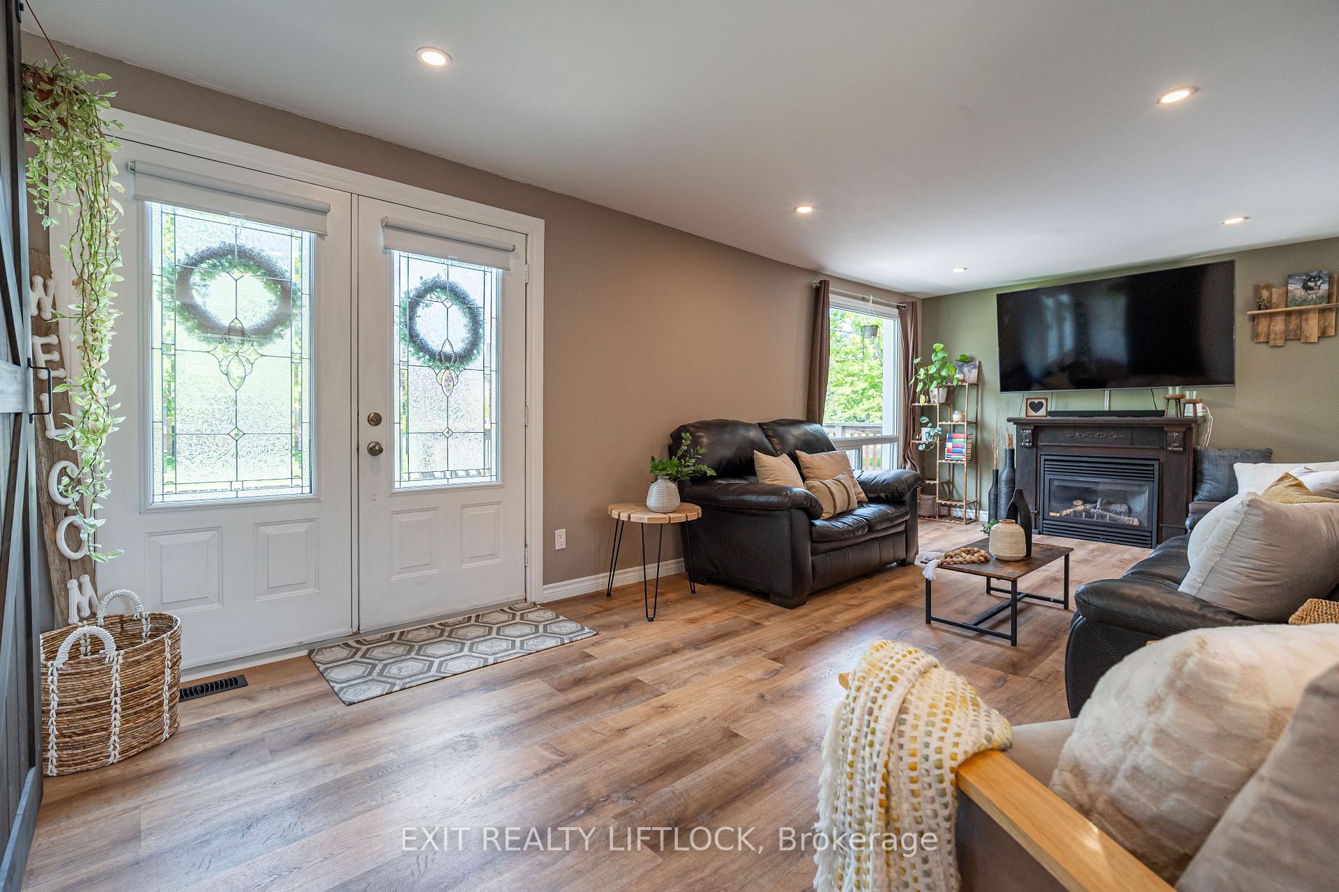 Photo 4 of 925 Ford Street, Peterborough, Otonabee Ward 1 — HOMEH