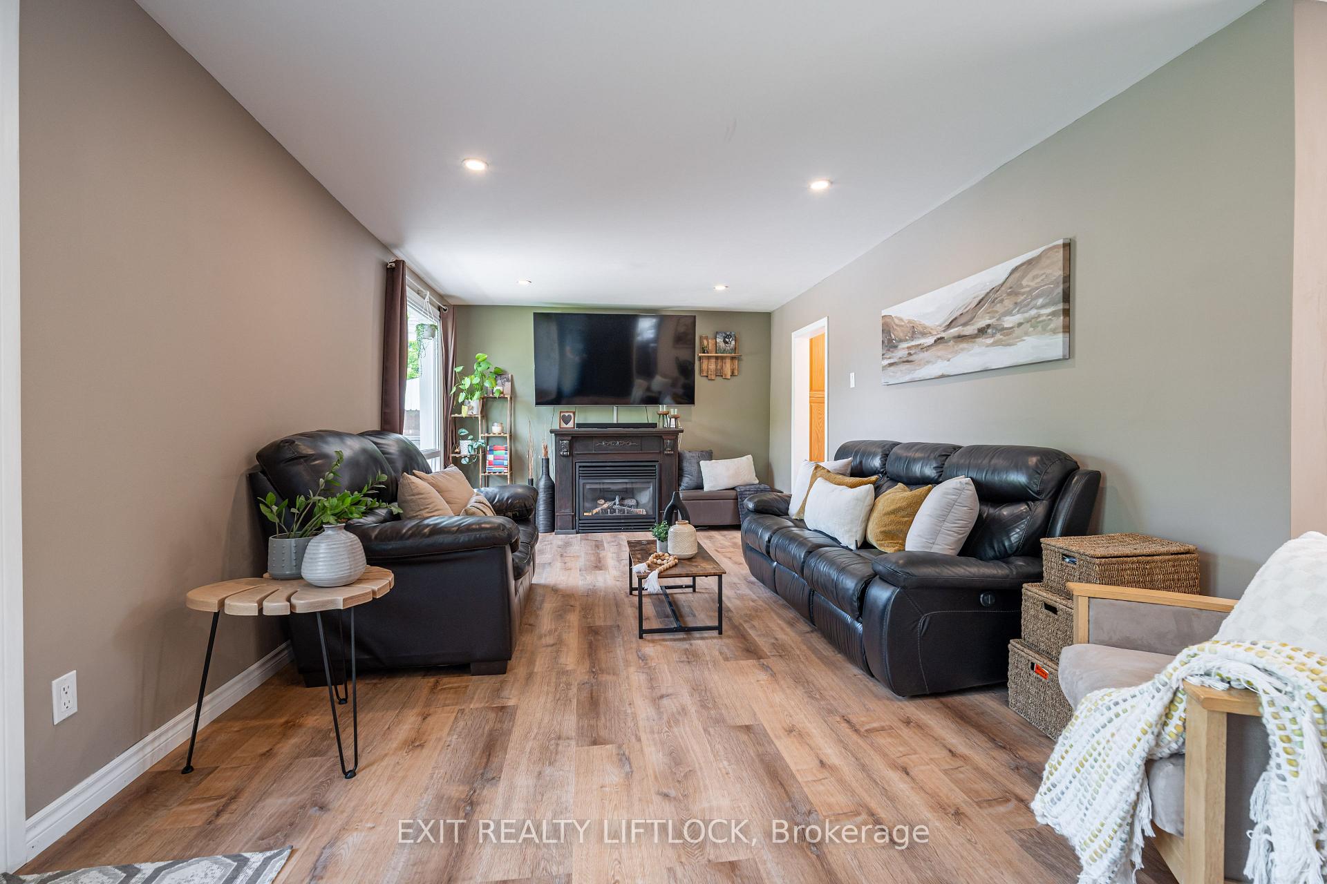 Photo 5 of 925 Ford Street, Peterborough, Otonabee Ward 1 — HOMEH