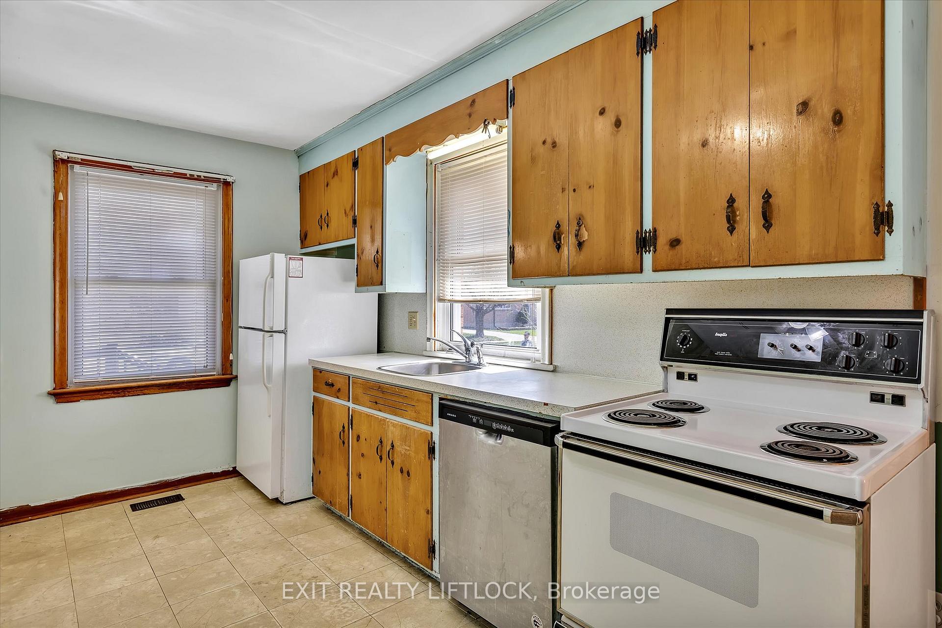 Photo 8 of 250 Bellevue Street, Peterborough, Northcrest Ward 5 — HOMEH