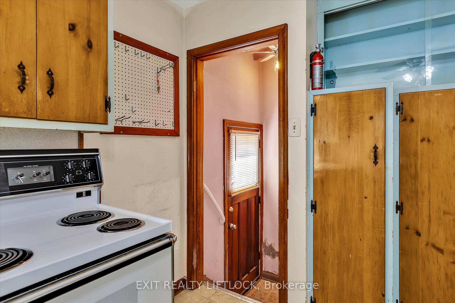 Photo 13 of 250 Bellevue Street, Peterborough, Northcrest Ward 5 — HOMEH