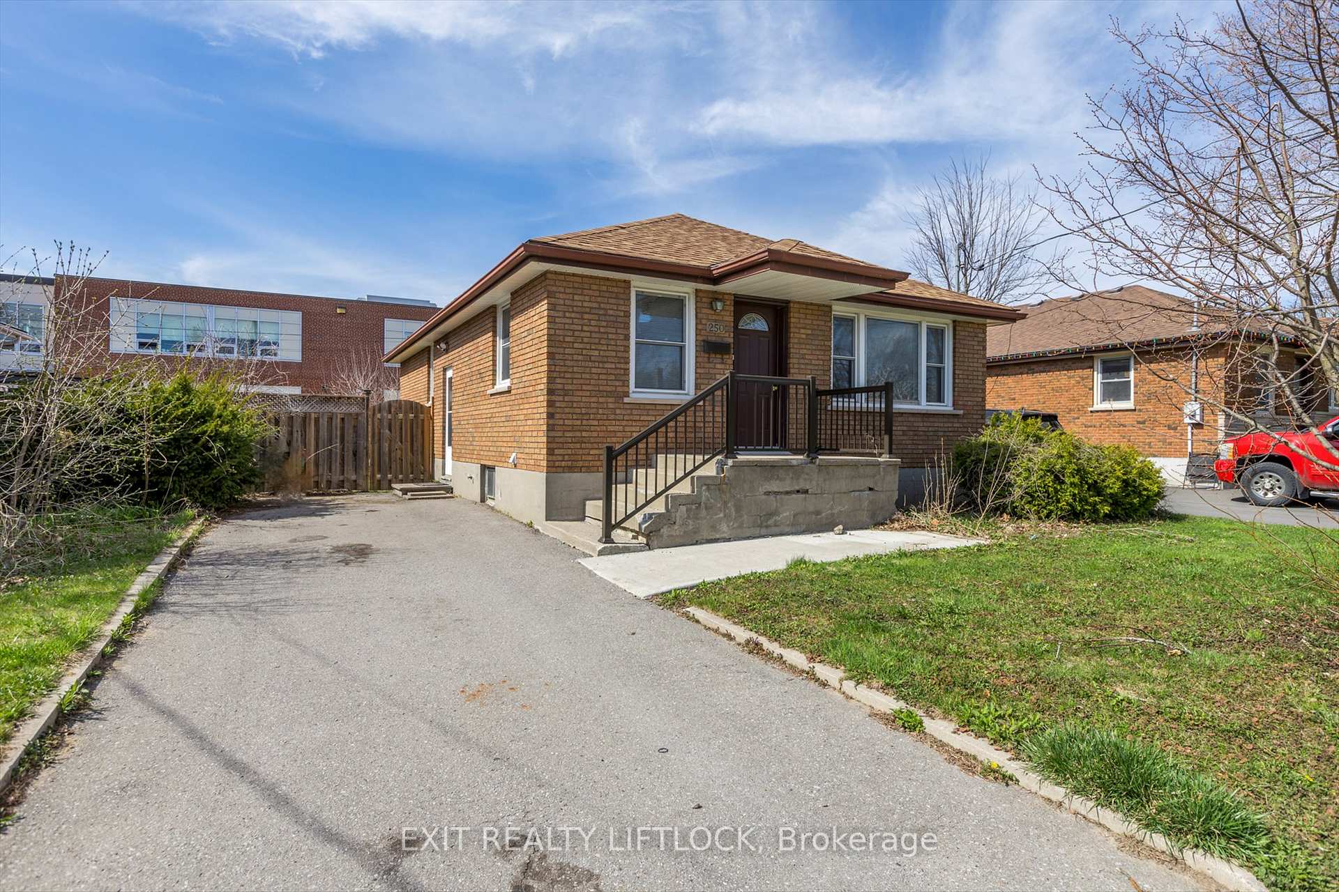 Photo 43 of 250 Bellevue Street, Peterborough, Northcrest Ward 5 — HOMEH