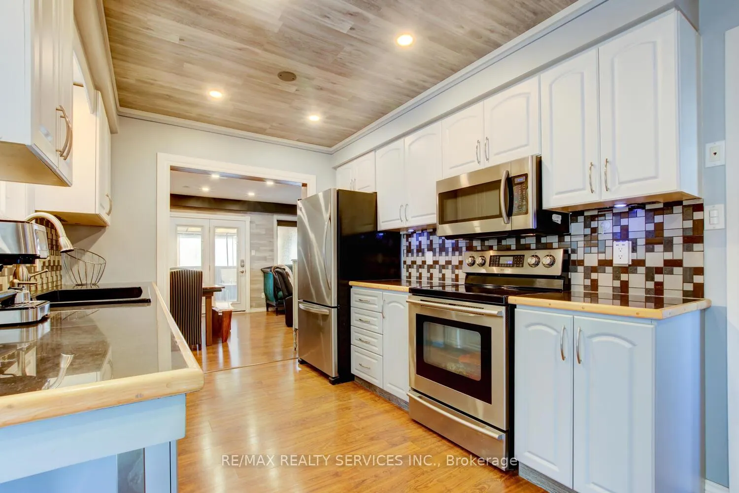 Photo 5 of 72 Sparklett Crescent, Brampton, Heart Lake East — HOMEH