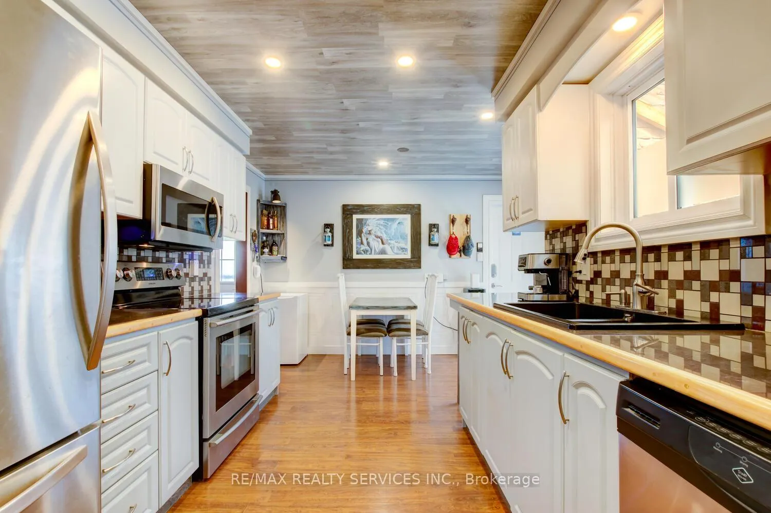 Photo 6 of 72 Sparklett Crescent, Brampton, Heart Lake East — HOMEH