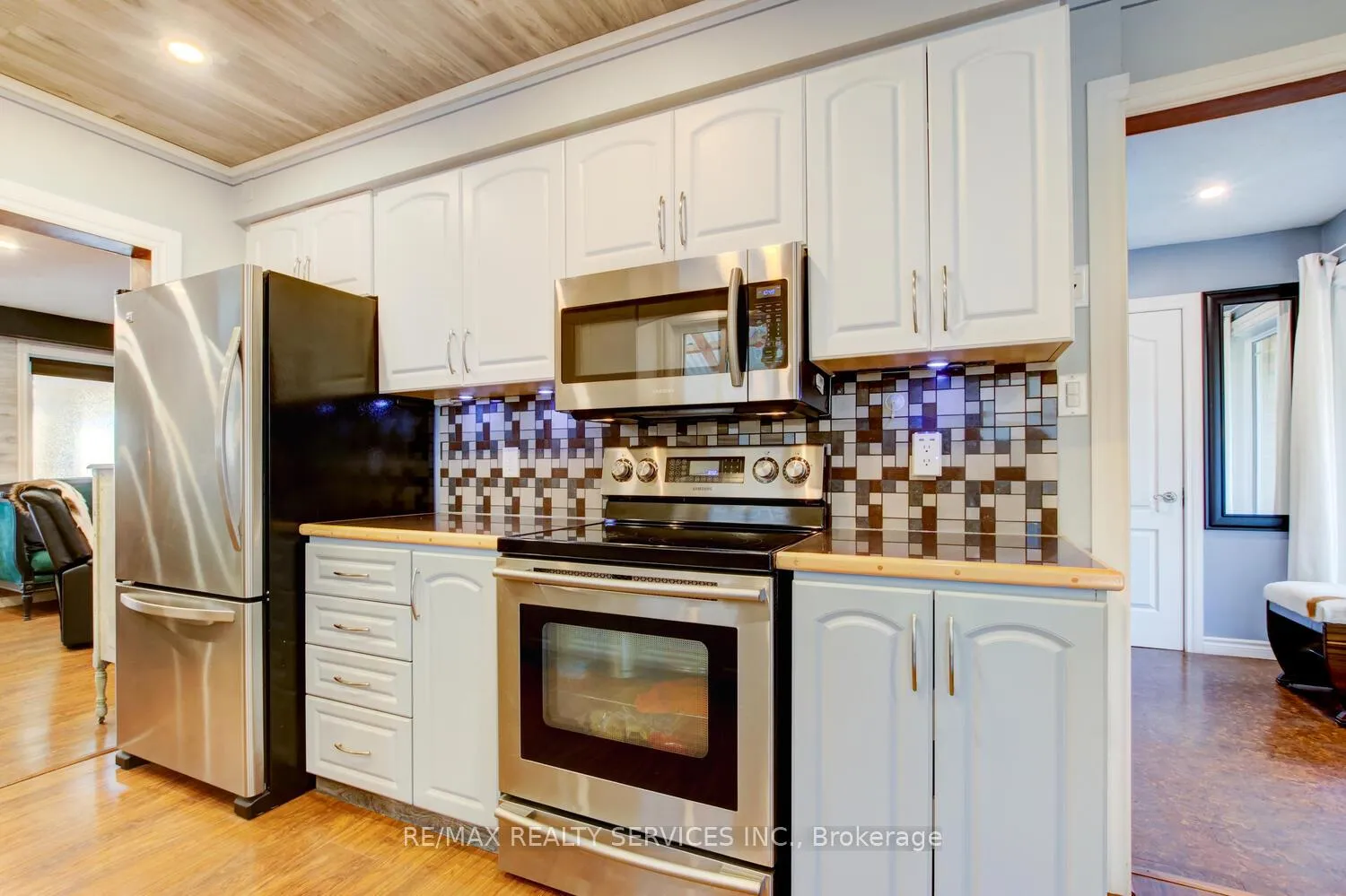 Photo 7 of 72 Sparklett Crescent, Brampton, Heart Lake East — HOMEH