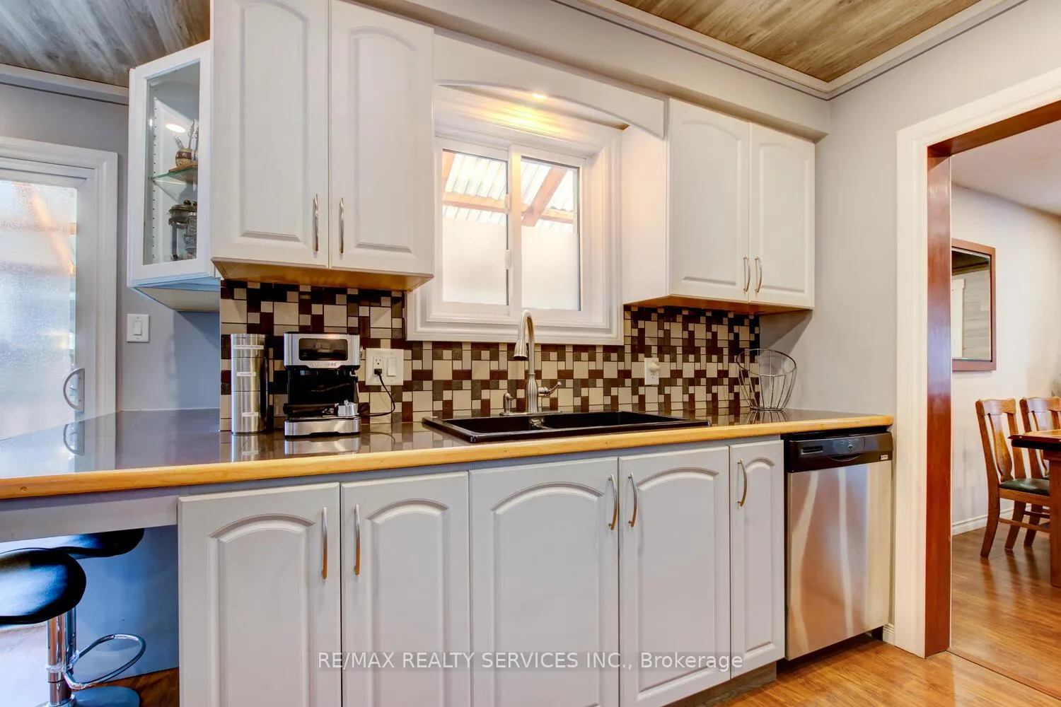 Photo 8 of 72 Sparklett Crescent, Brampton, Heart Lake East — HOMEH