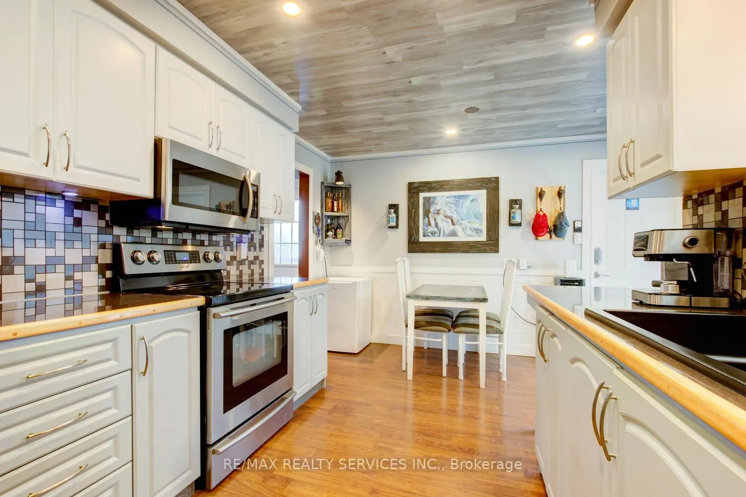 Photo 9 of 72 Sparklett Crescent, Brampton, Heart Lake East — HOMEH