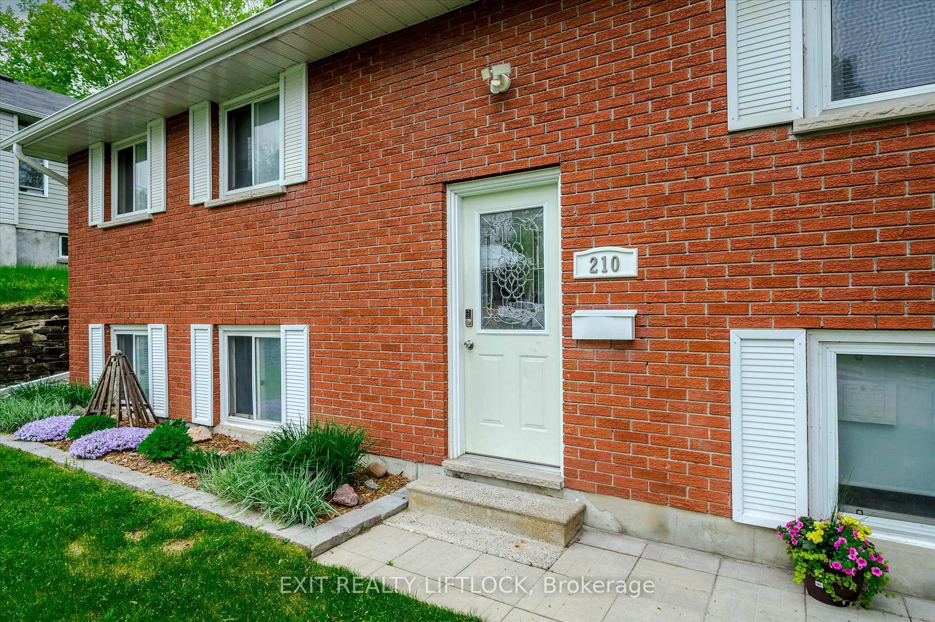 Photo 5 of 210 Antrim Street, Peterborough, Town Ward 3 — HOMEH