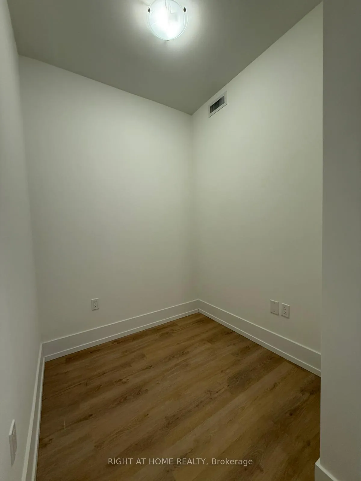 Photo 4 of Unit 710, 206 King Street W, Hamilton, Central — HOMEH