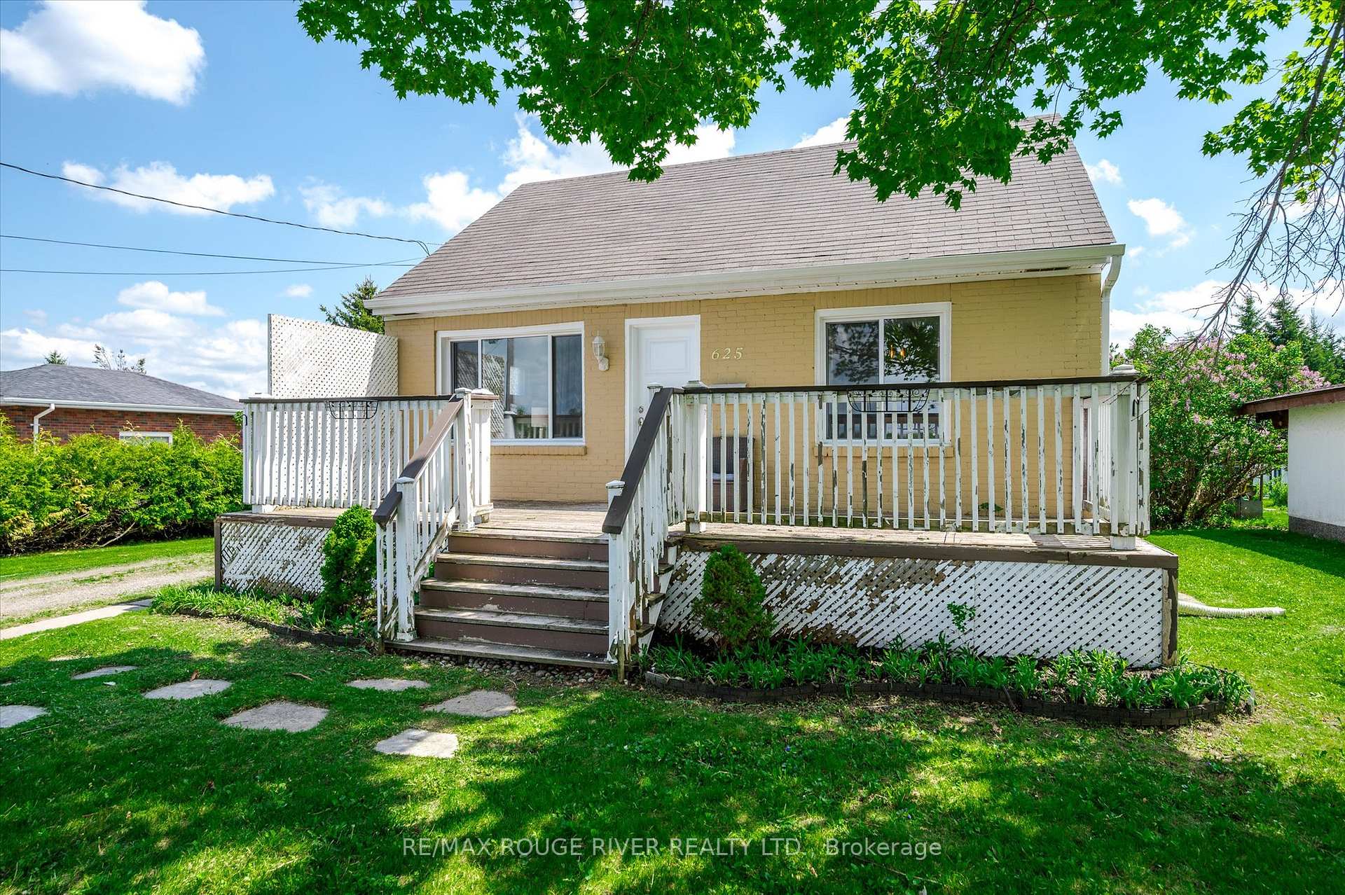 Photo 3 of 625 Towerhill Road, Peterborough, Northcrest Ward 5 — HOMEH