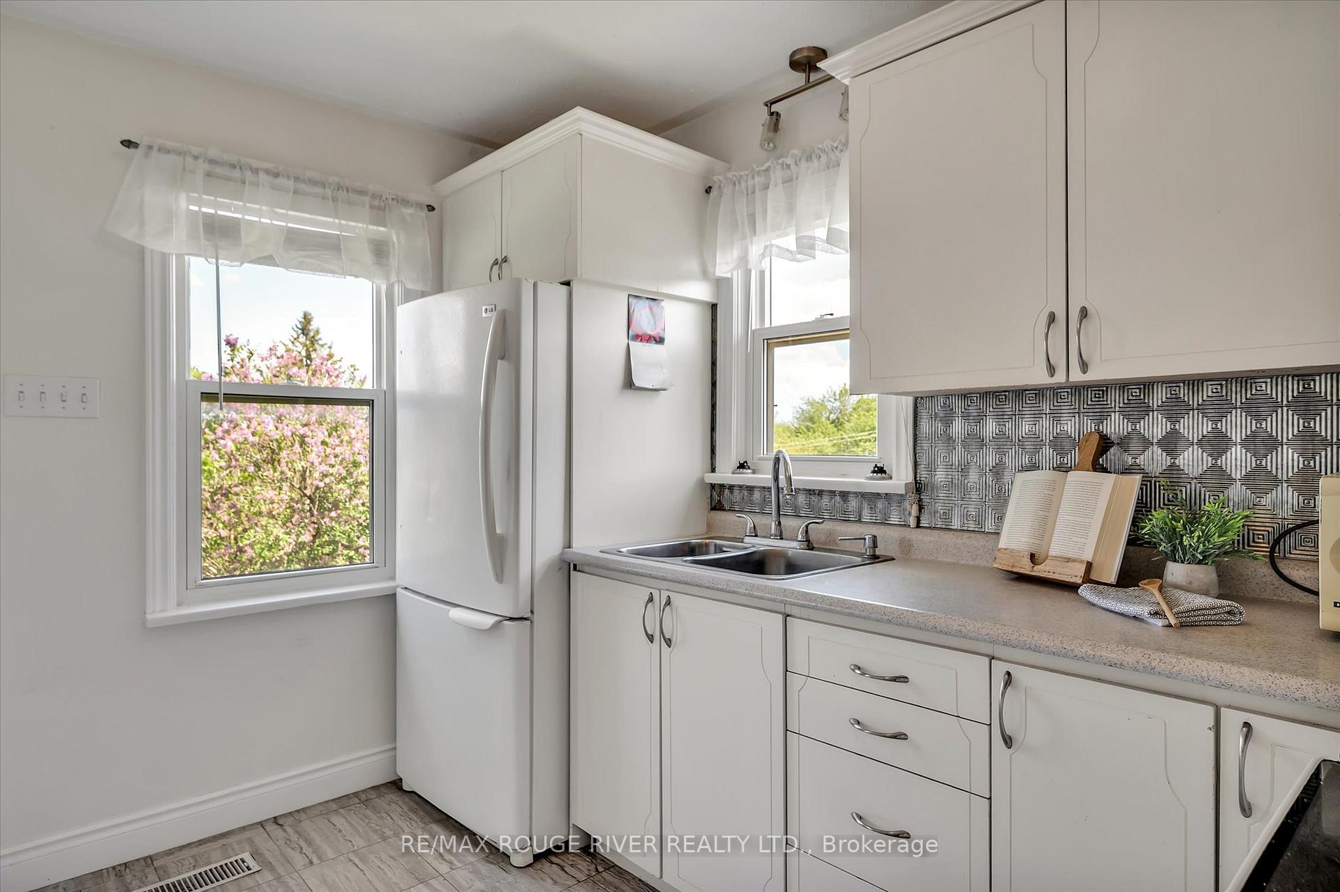 Photo 15 of 625 Towerhill Road, Peterborough, Northcrest Ward 5 — HOMEH