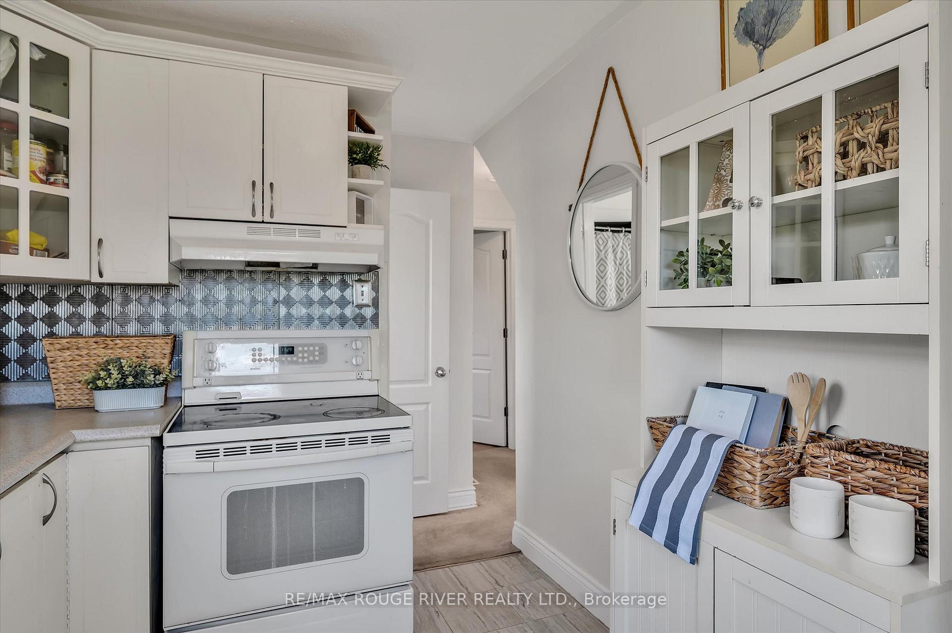 Photo 17 of 625 Towerhill Road, Peterborough, Northcrest Ward 5 — HOMEH