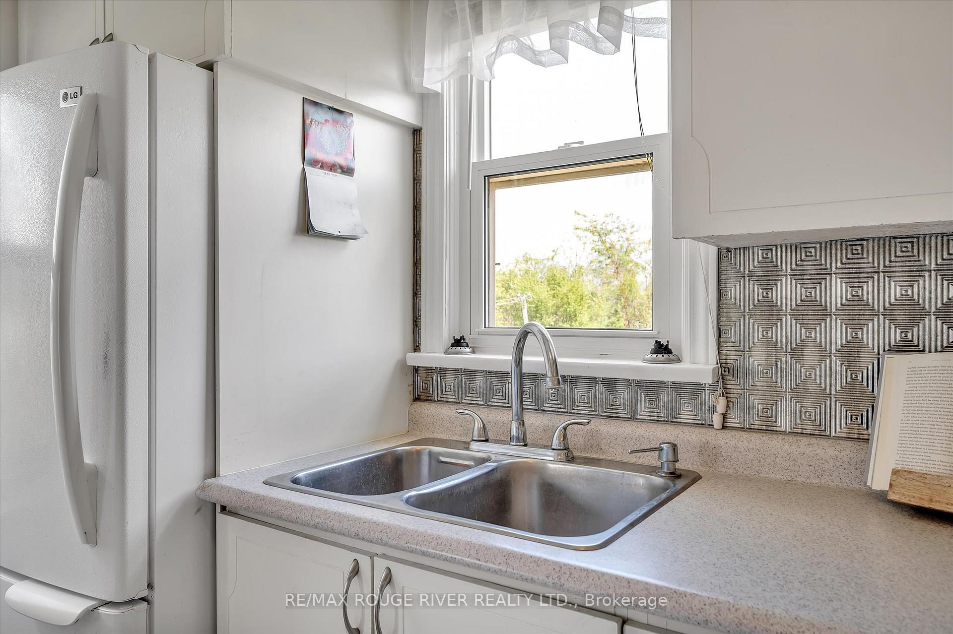 Photo 19 of 625 Towerhill Road, Peterborough, Northcrest Ward 5 — HOMEH