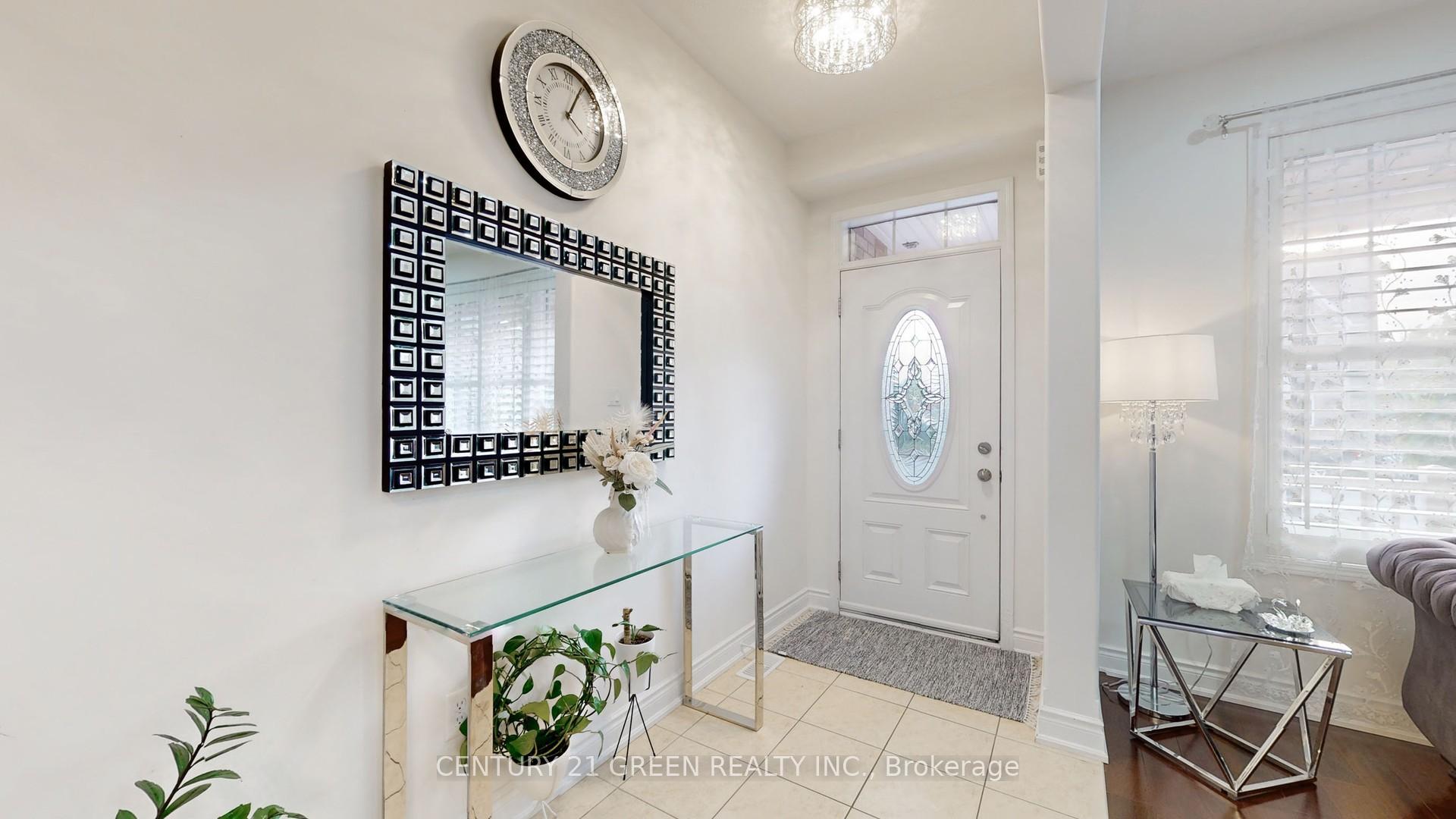 Photo 6 of 881 Minchin Way, Milton, Harrison — HOMEH