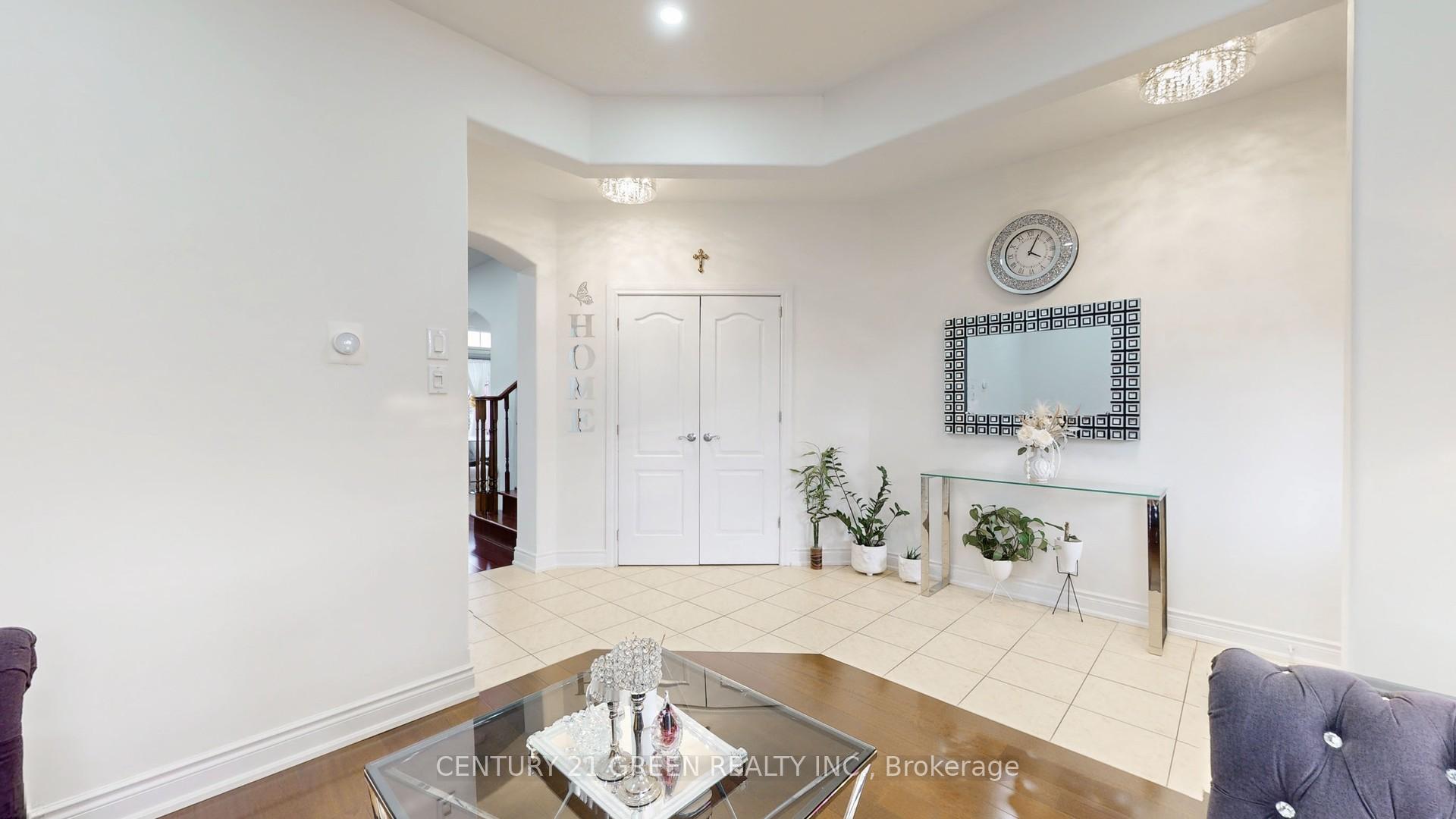 Photo 8 of 881 Minchin Way, Milton, Harrison — HOMEH