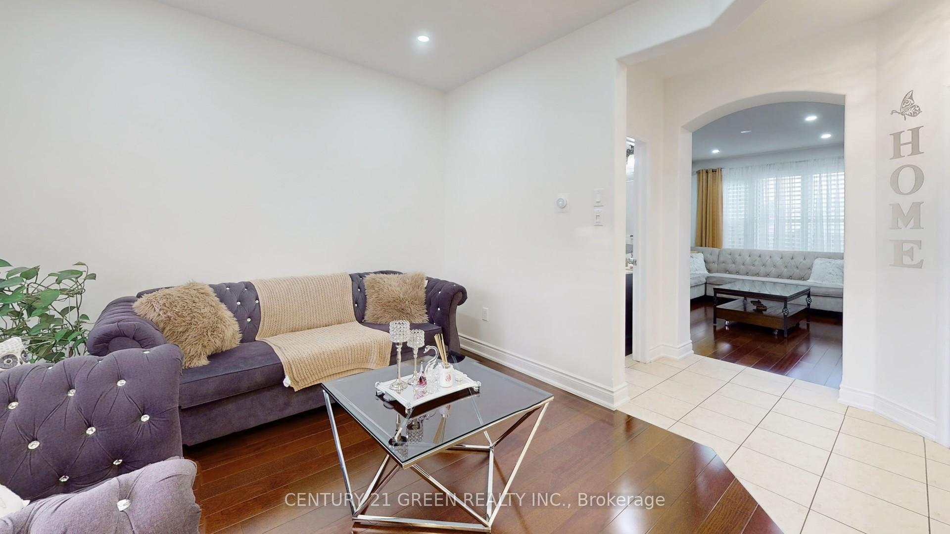 Photo 9 of 881 Minchin Way, Milton, Harrison — HOMEH