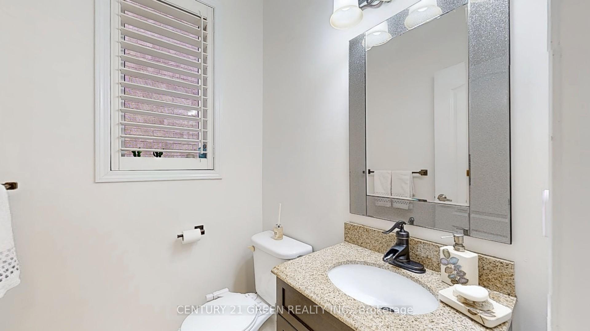 Photo 21 of 881 Minchin Way, Milton, Harrison — HOMEH