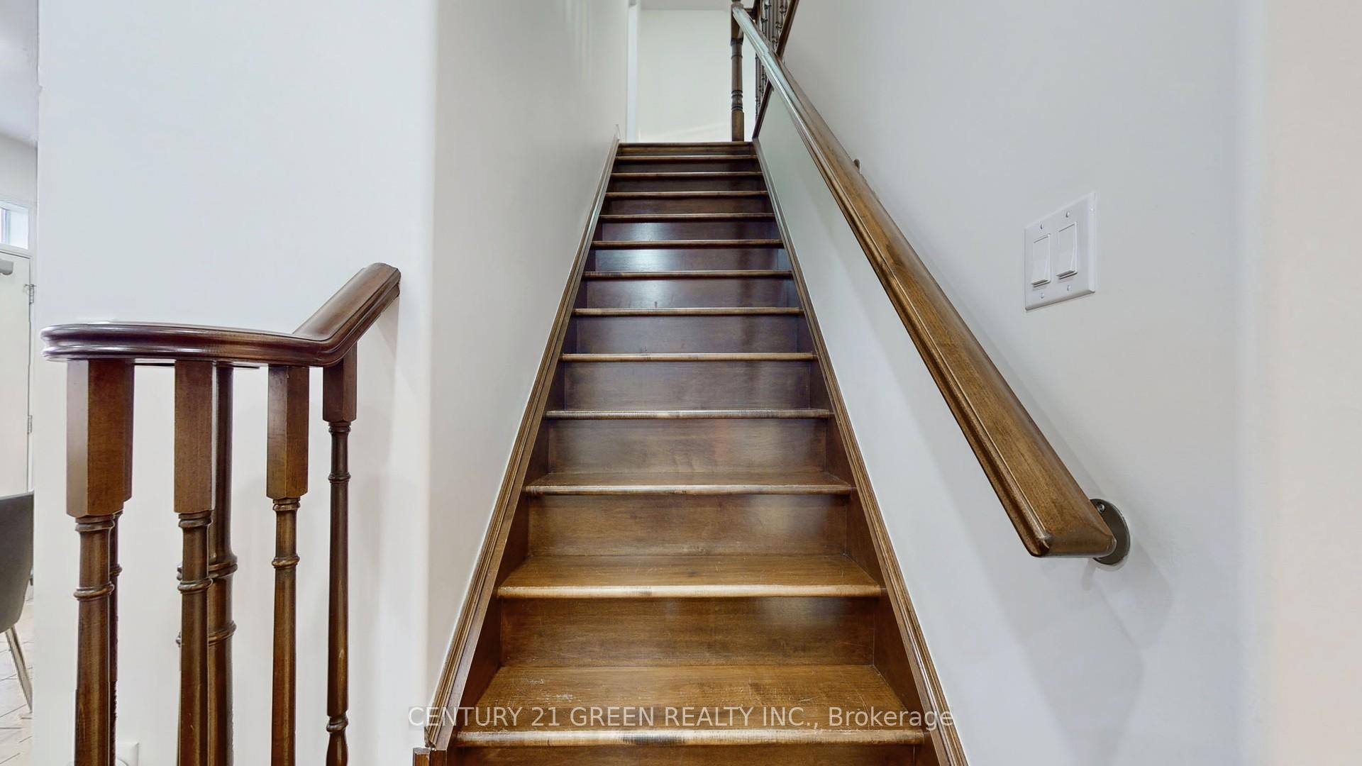 Photo 22 of 881 Minchin Way, Milton, Harrison — HOMEH