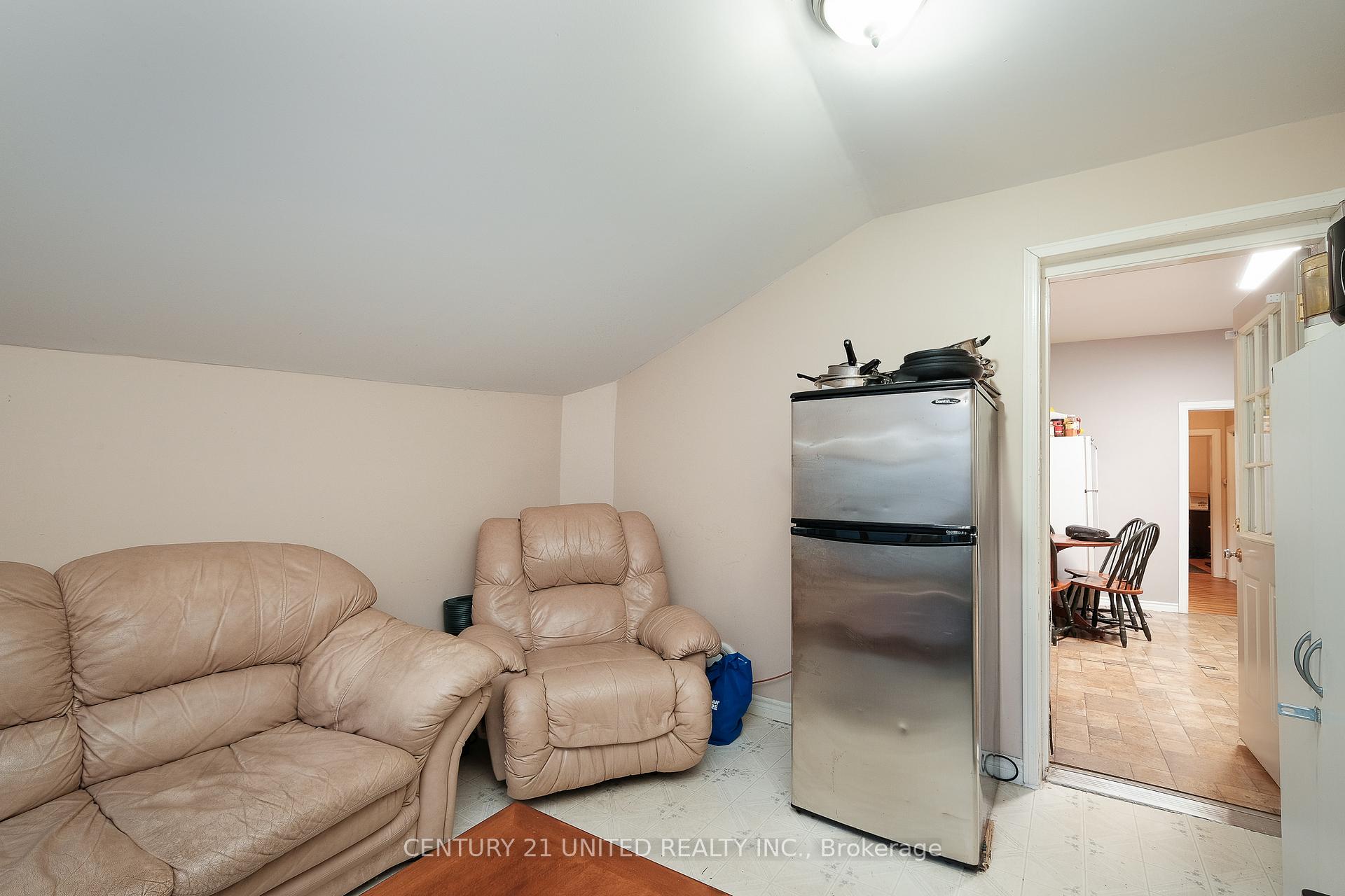 Photo 14 of 593 Harvey Street, Peterborough, Town Ward 3 — HOMEH