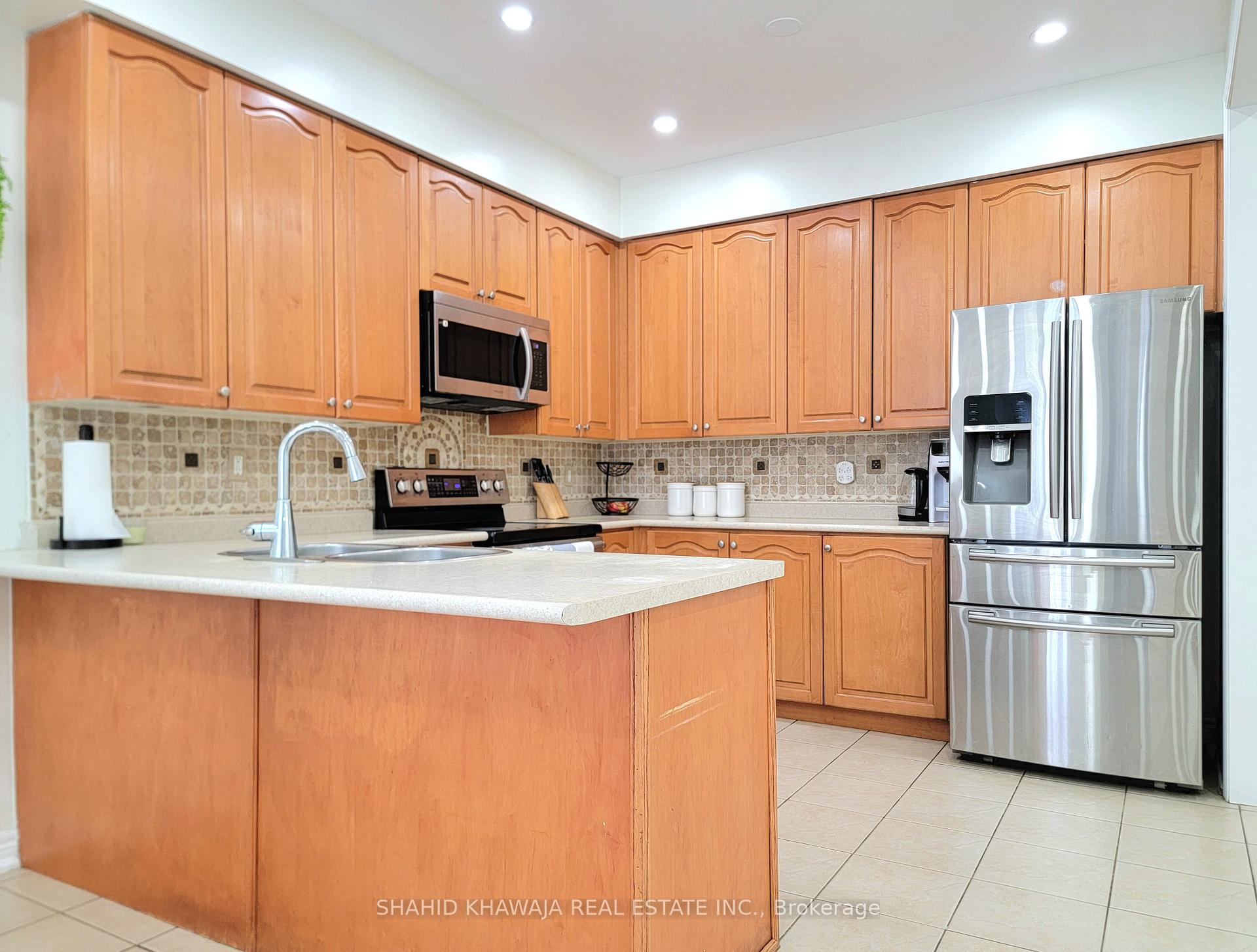 Photo 9 of 1051 McClenahan Crescent, Milton, Clarke — HOMEH