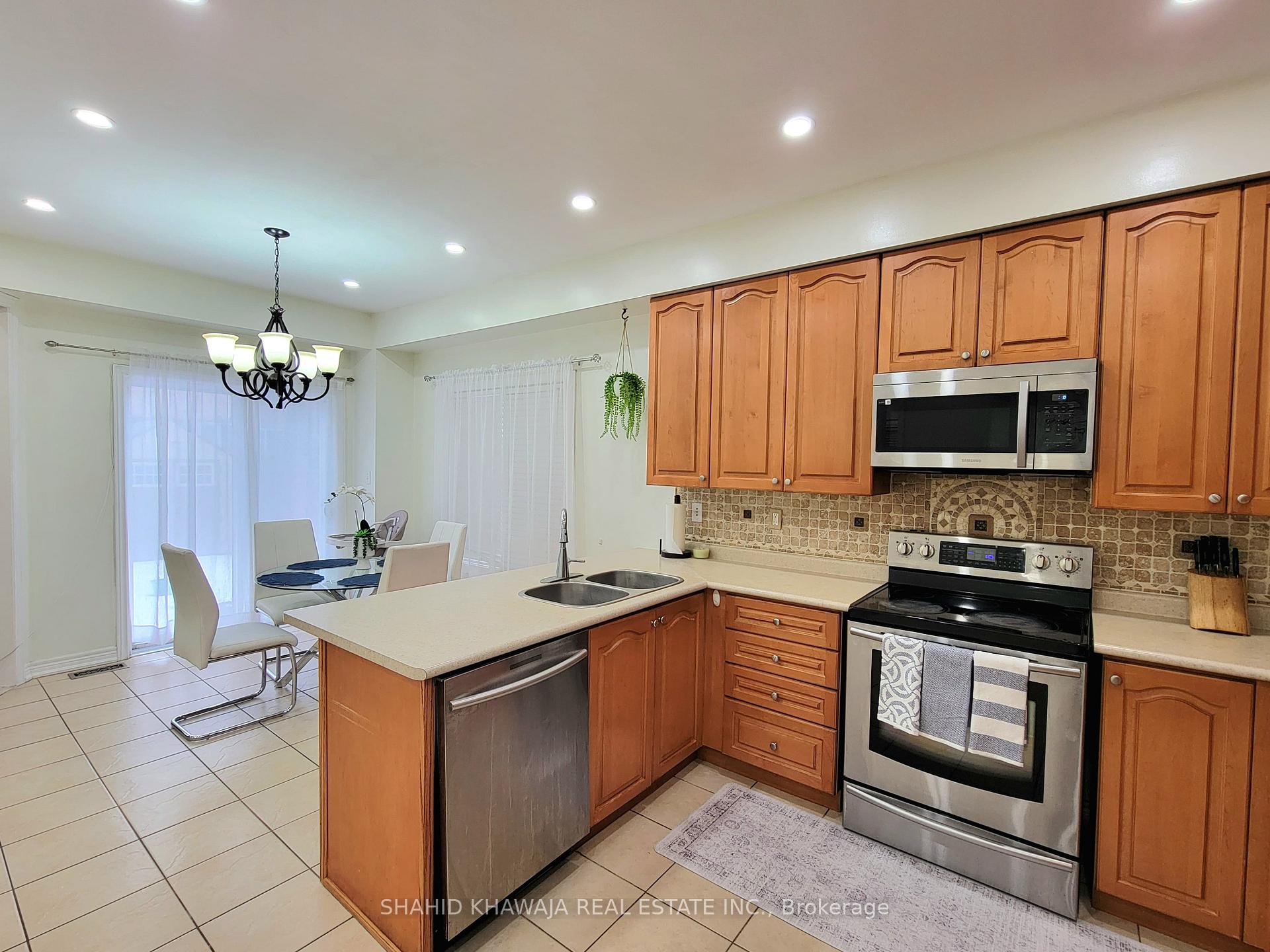 Photo 10 of 1051 McClenahan Crescent, Milton, Clarke — HOMEH