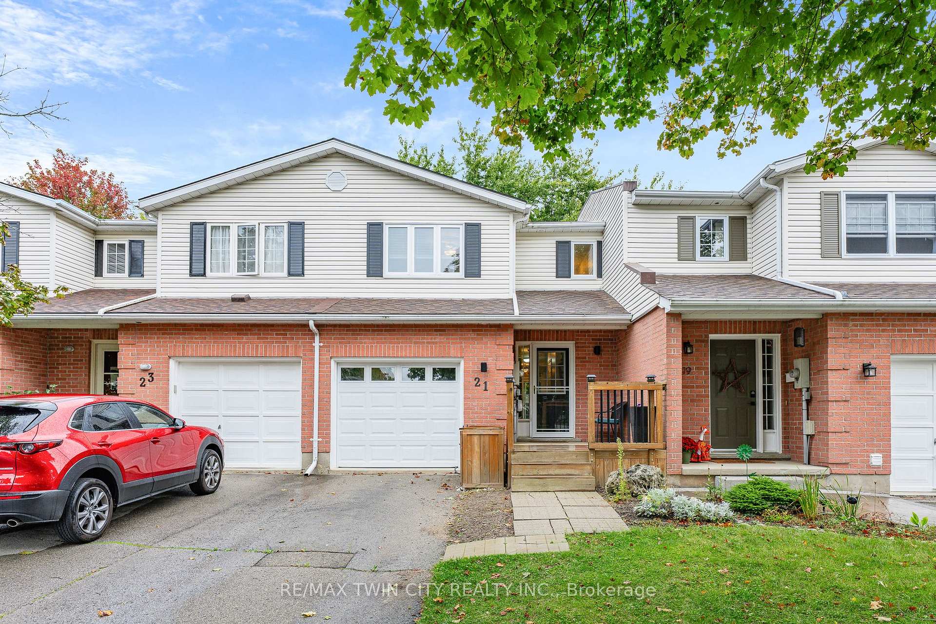 Photo 1 of 21 Graystone Court, Brant, Paris — HOMEH