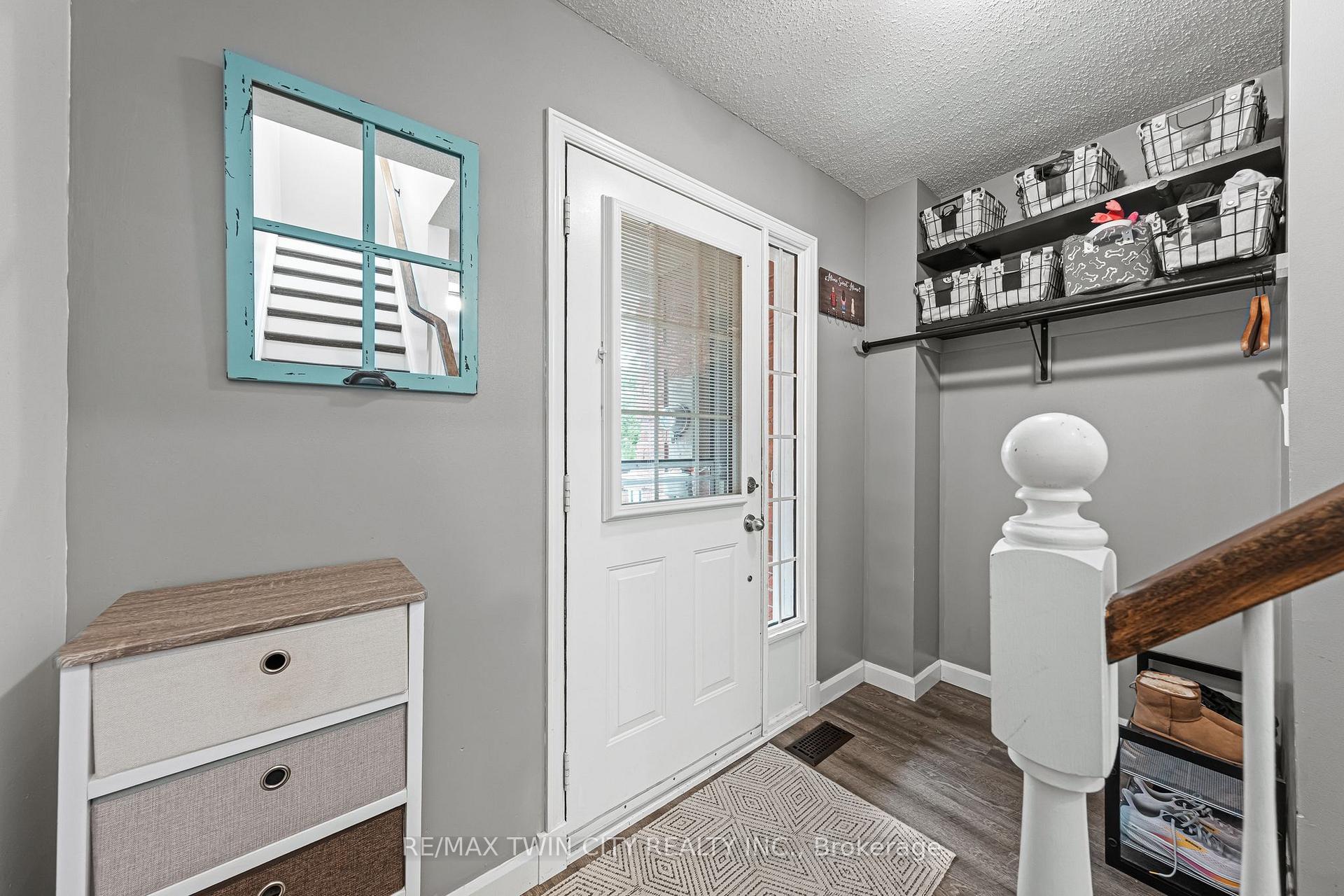 Photo 3 of 21 Graystone Court, Brant, Paris — HOMEH
