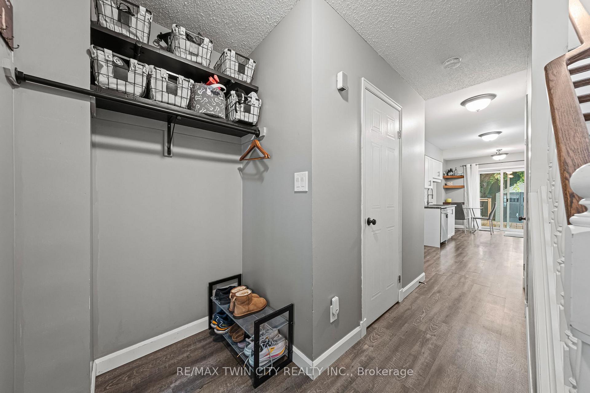 Photo 4 of 21 Graystone Court, Brant, Paris — HOMEH