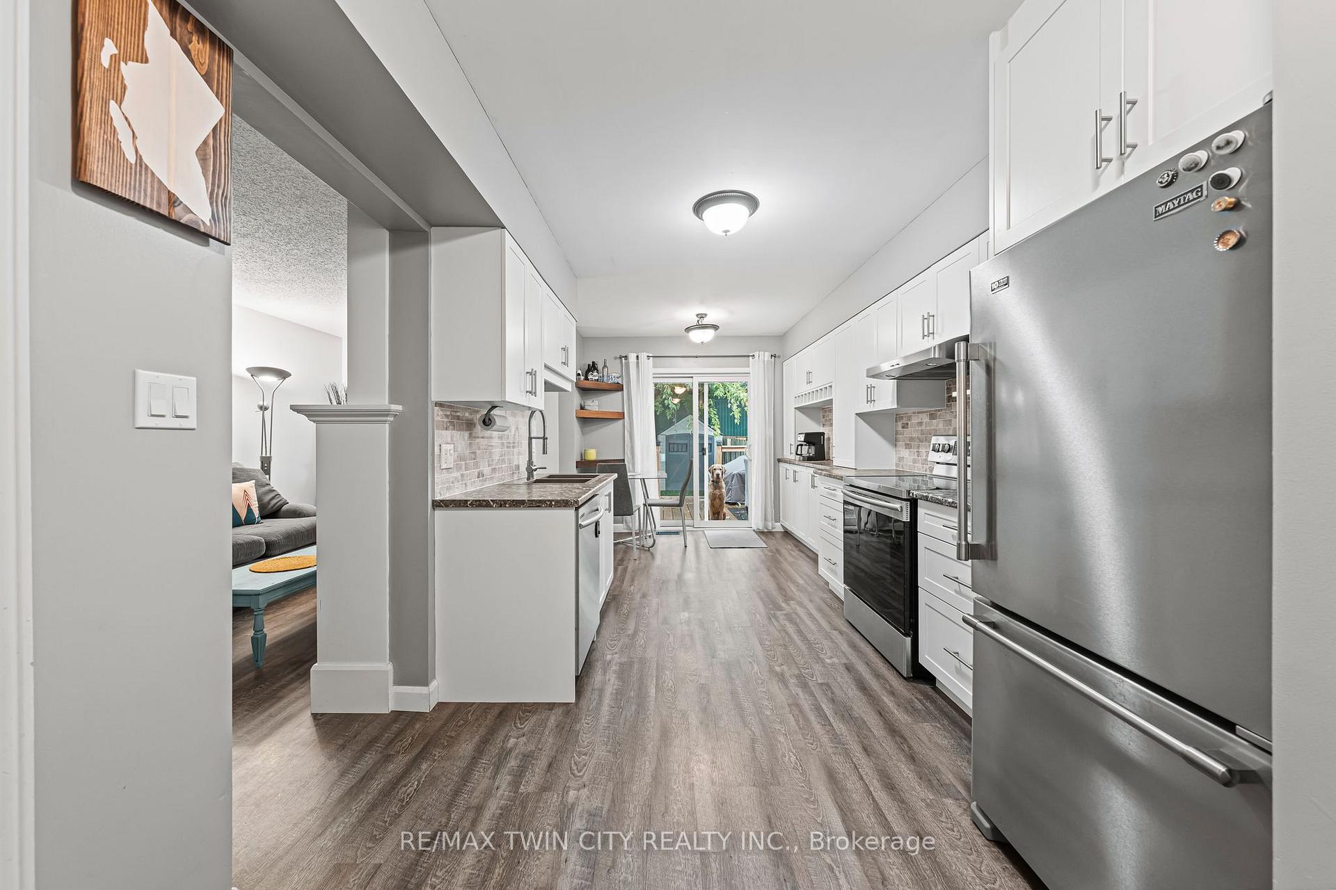 Photo 2 of 21 Graystone Court, Brant, Paris — HOMEH