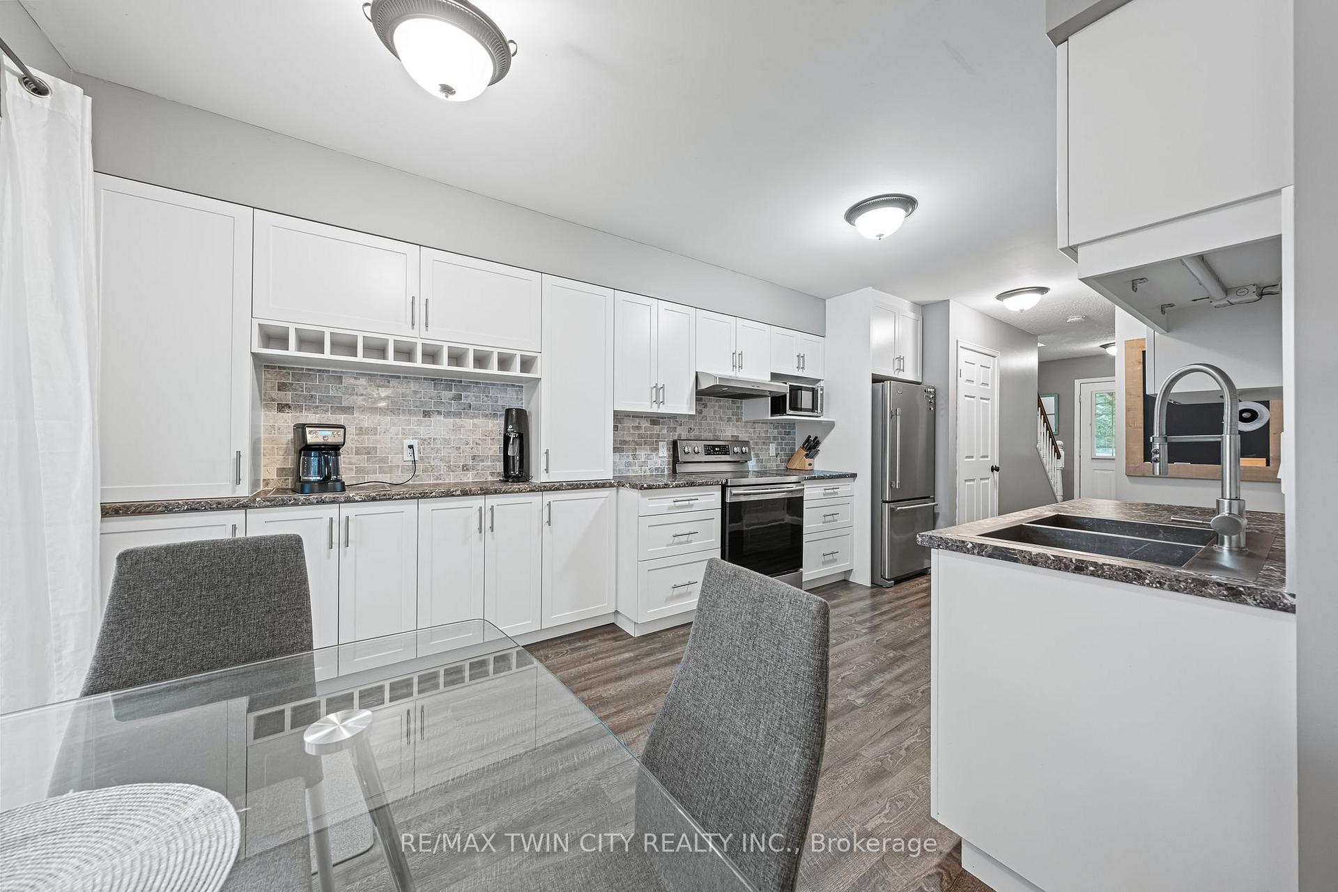 Photo 6 of 21 Graystone Court, Brant, Paris — HOMEH