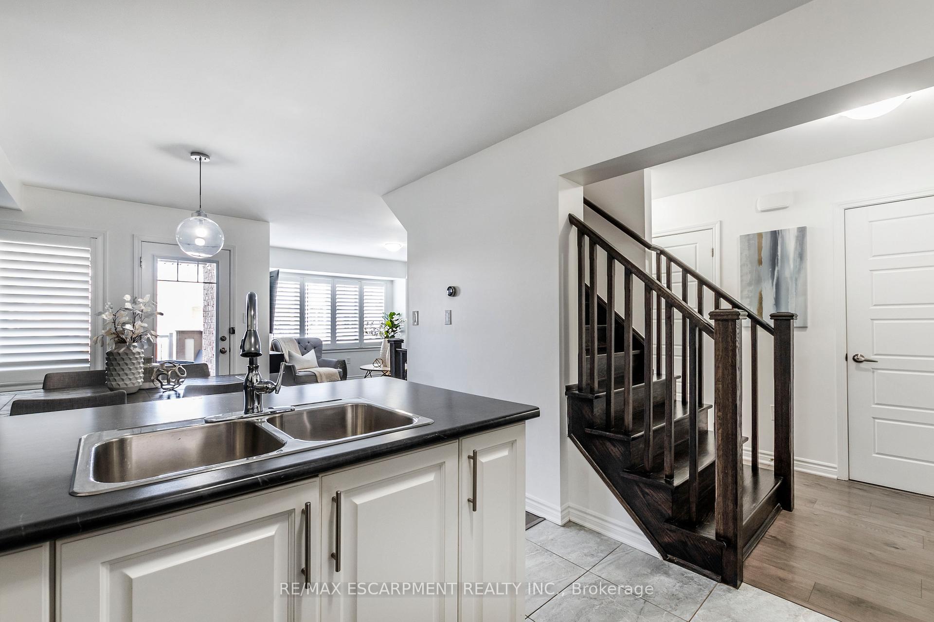 Photo 10 of 1139 Duignan Crescent, Milton, Ford — HOMEH