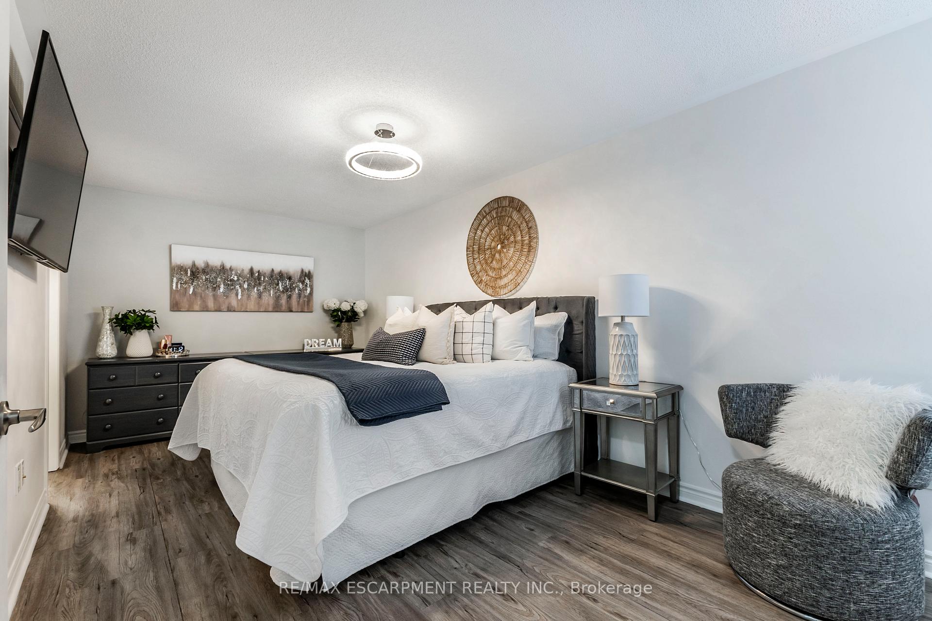 Photo 15 of 1139 Duignan Crescent, Milton, Ford — HOMEH